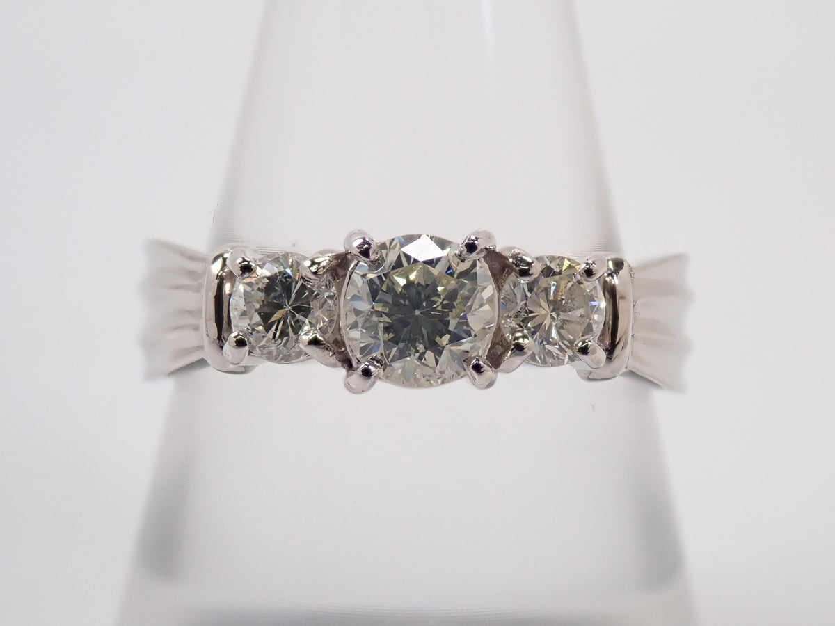 【9/30 22時販売】【カラフリ】Pt900 ダイヤモンド1.00ct スリーストーンリング 鑑別書