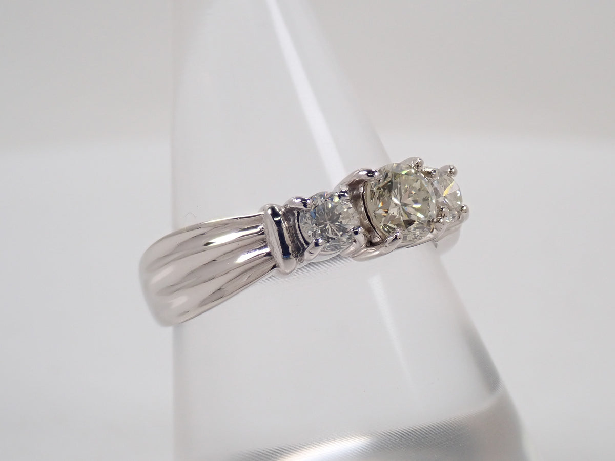 【9/30 22時販売】【カラフリ】Pt900 ダイヤモンド1.00ct スリーストーンリング 鑑別書