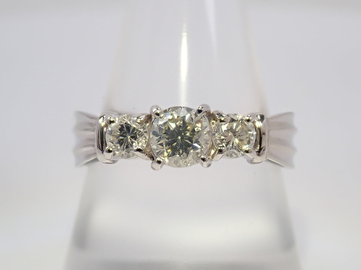 【9/30 22時販売】【カラフリ】Pt900 ダイヤモンド1.00ct スリーストーンリング 鑑別書
