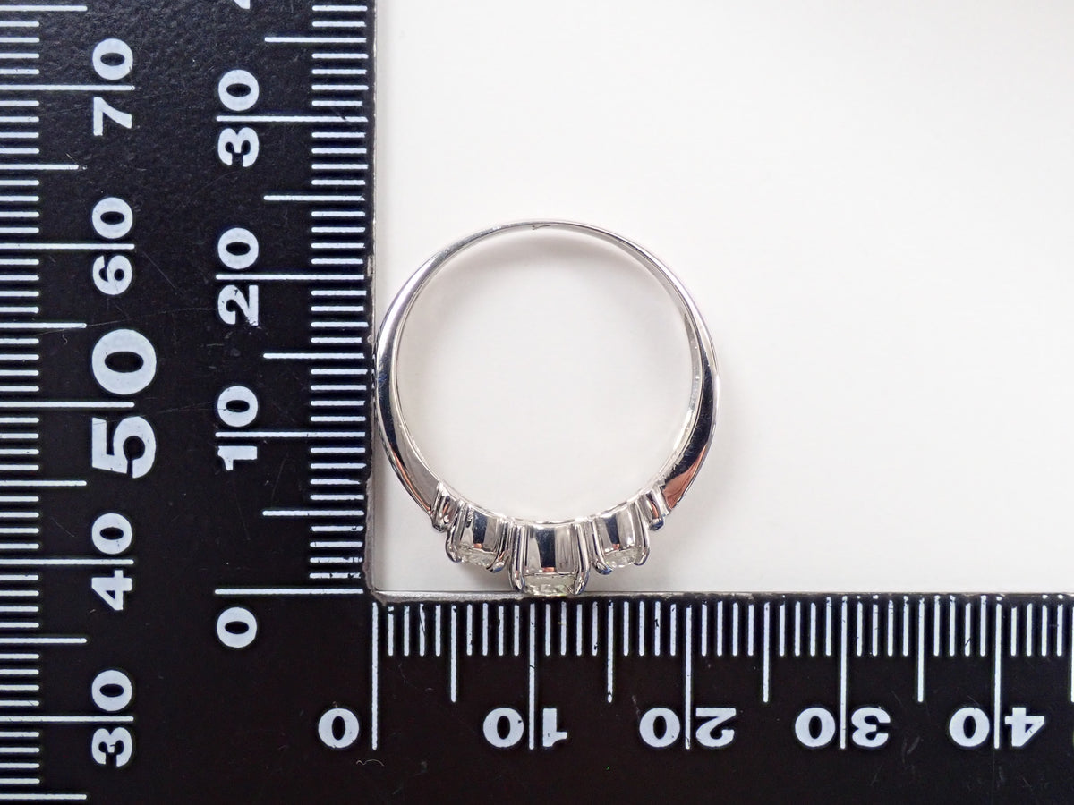 【9/30 22時販売】【カラフリ】Pt900 ダイヤモンド1.00ct スリーストーンリング 鑑別書