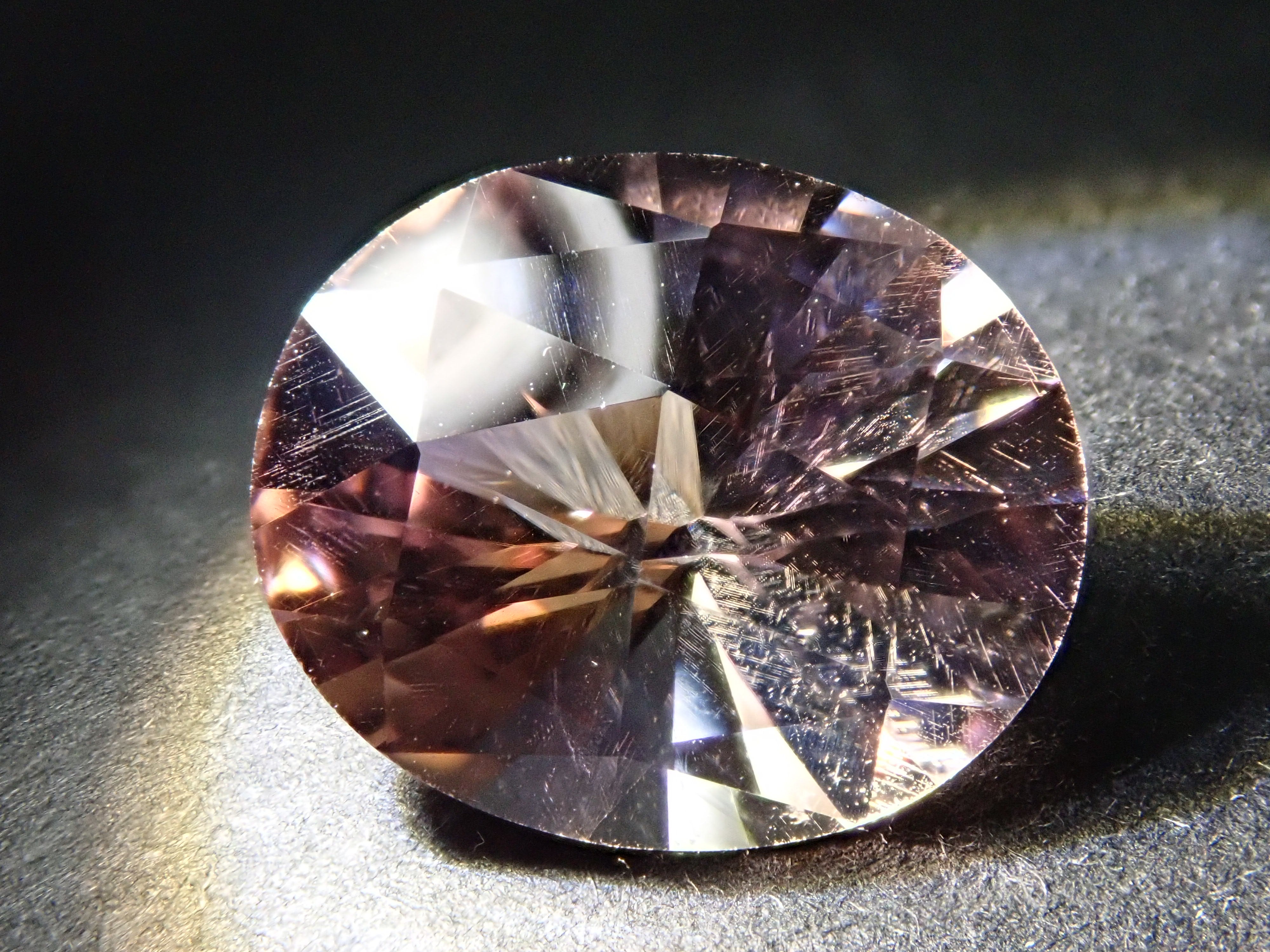 【12546025更新】ミャンマー産スターペリドット 5.973ctルース