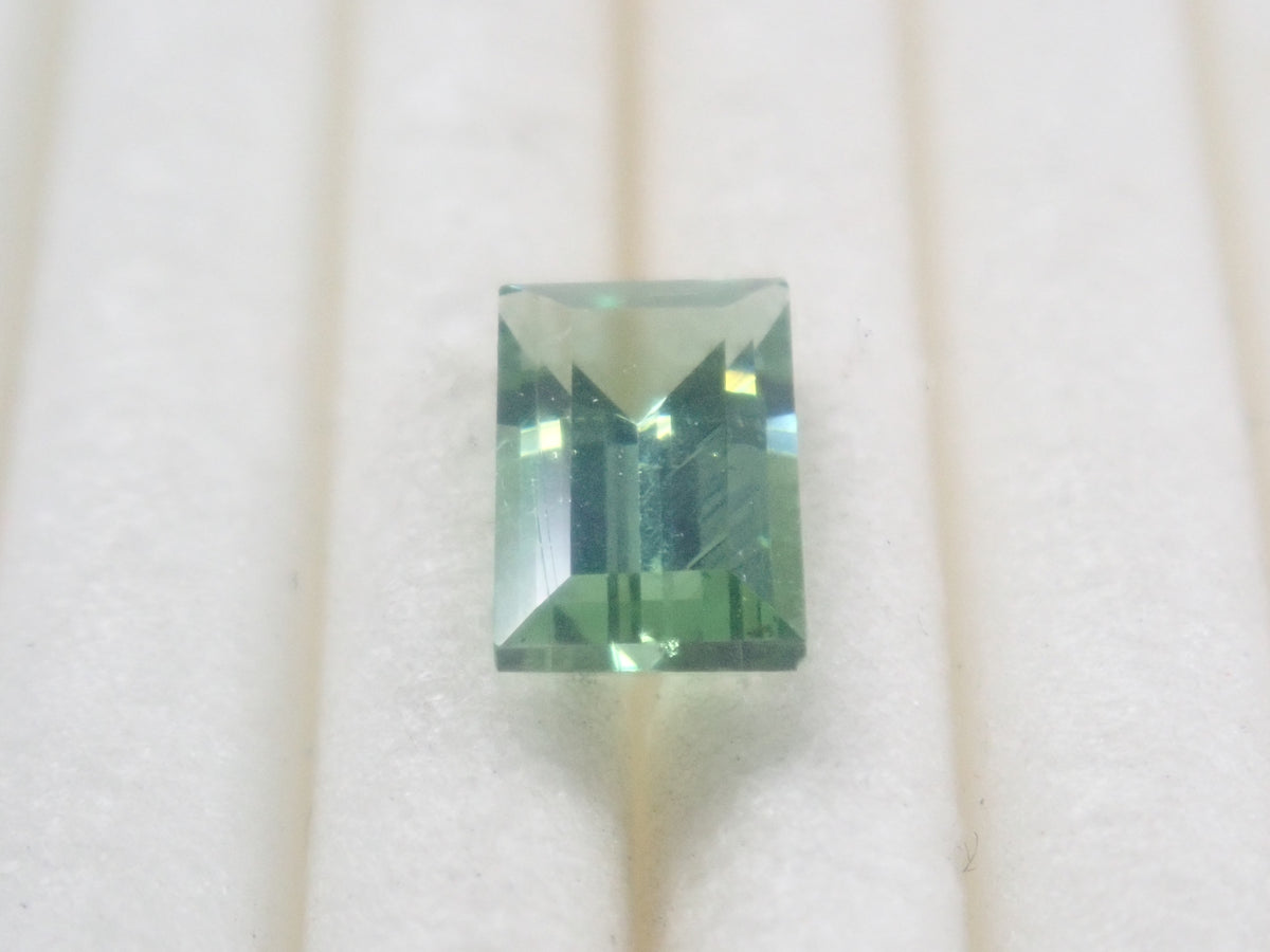 【9/26 22時販売】スリランカ産グリーンジルコン 0.786ctルース