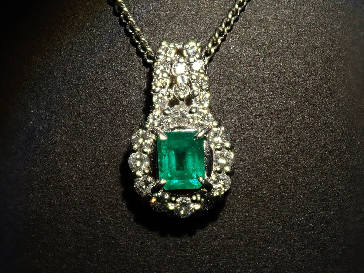 【9/24 22時販売】【カラフリ】Pt900 エメラルド 0.40ct ダイヤモンド0.33ctペンダントトップ(ネックレストップ)鑑別書