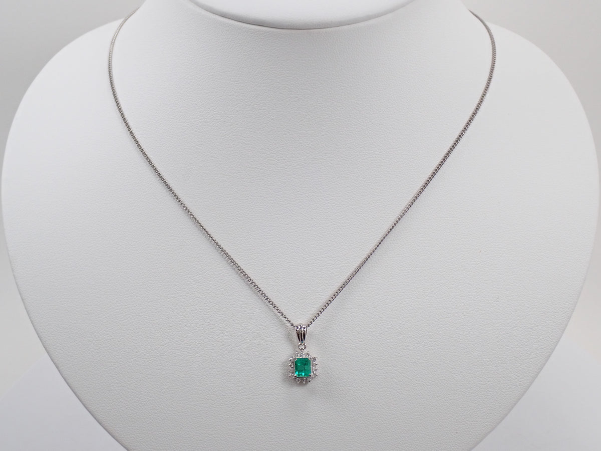 【9/18 22時販売】【カラフリ】Pt900 エメラルド 0.47ct ダイヤモンド0.13ctペンダントトップ(ネックレストップ)鑑別書