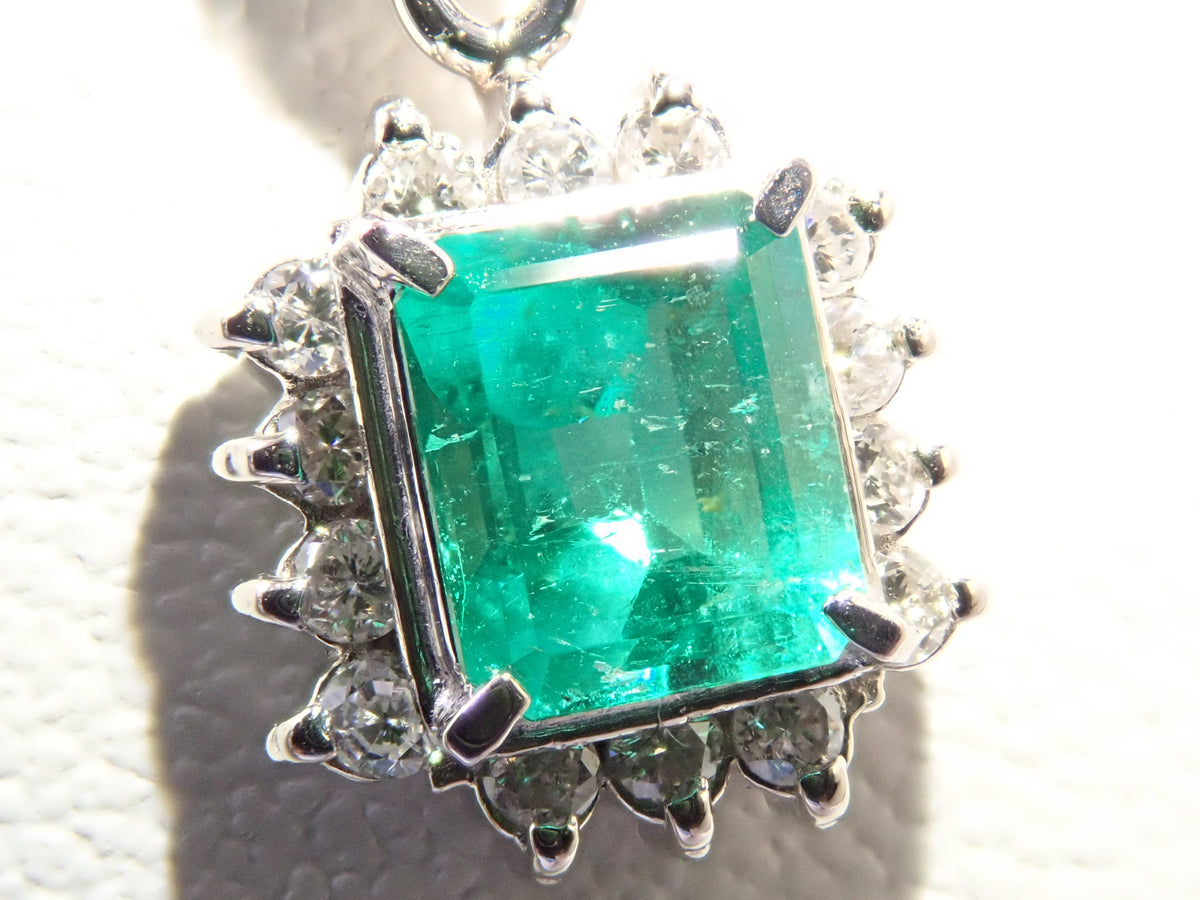 【9/18 22時販売】【カラフリ】Pt900 エメラルド 0.47ct ダイヤモンド0.13ctペンダントトップ(ネックレストップ)鑑別書