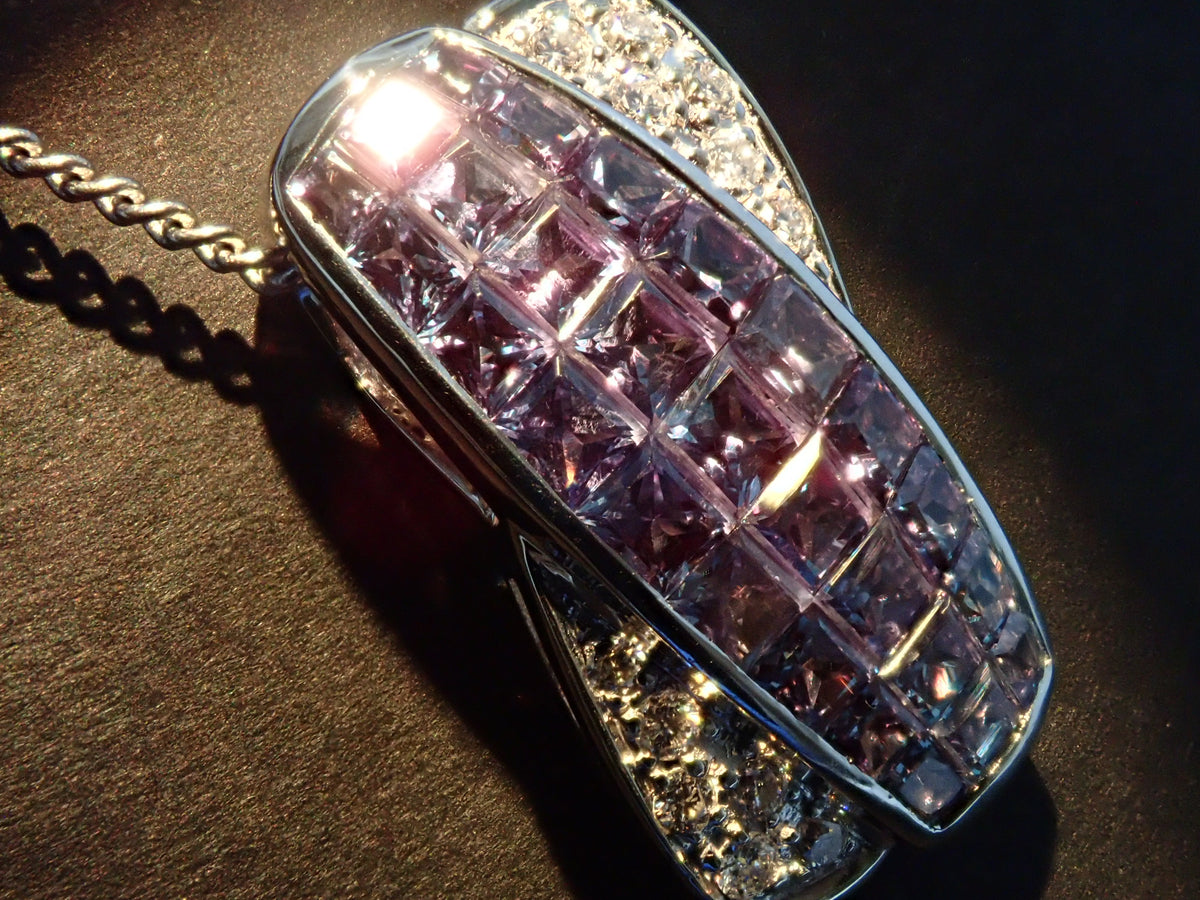 【9/28 22時販売】【カラフリ】K18WG クレサンベール 合成アレキサンドライト3ct プリンセスカット・ダイヤモンド0.12ct ペンダントトップ 鑑別書