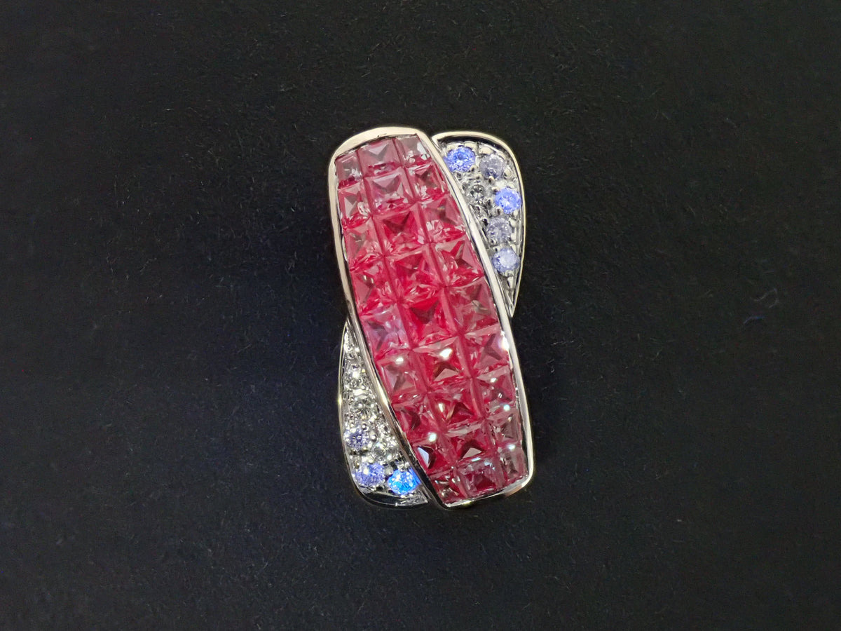 【9/28 22時販売】【カラフリ】K18WG クレサンベール 合成アレキサンドライト3ct プリンセスカット・ダイヤモンド0.12ct ペンダントトップ 鑑別書