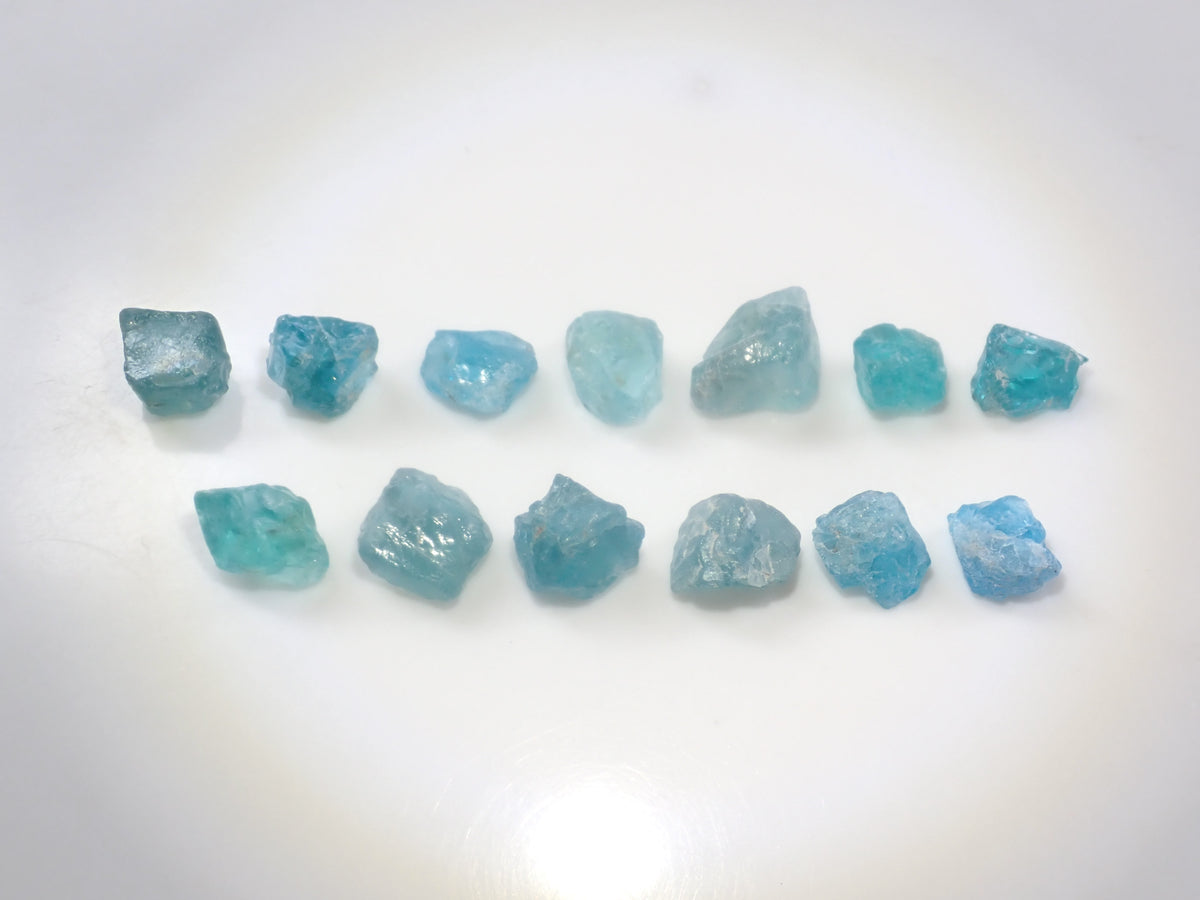 【9/20 22時販売】《限定13石》マダガスカル産アパタイト原石1石(平均3.8ct)《複数購入割引有》