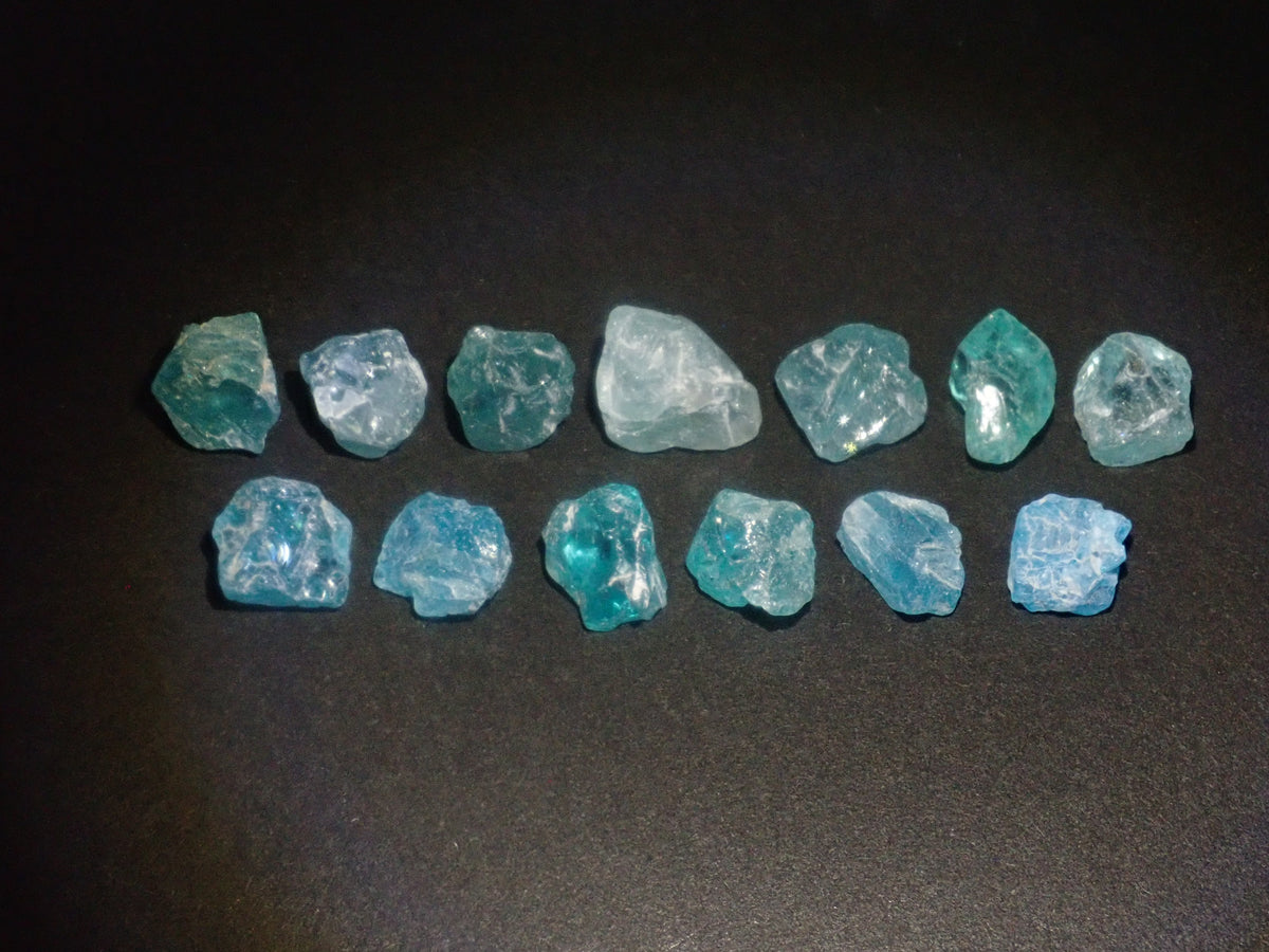 【9/20 22時販売】《限定13石》マダガスカル産アパタイト原石1石(平均3.8ct)《複数購入割引有》