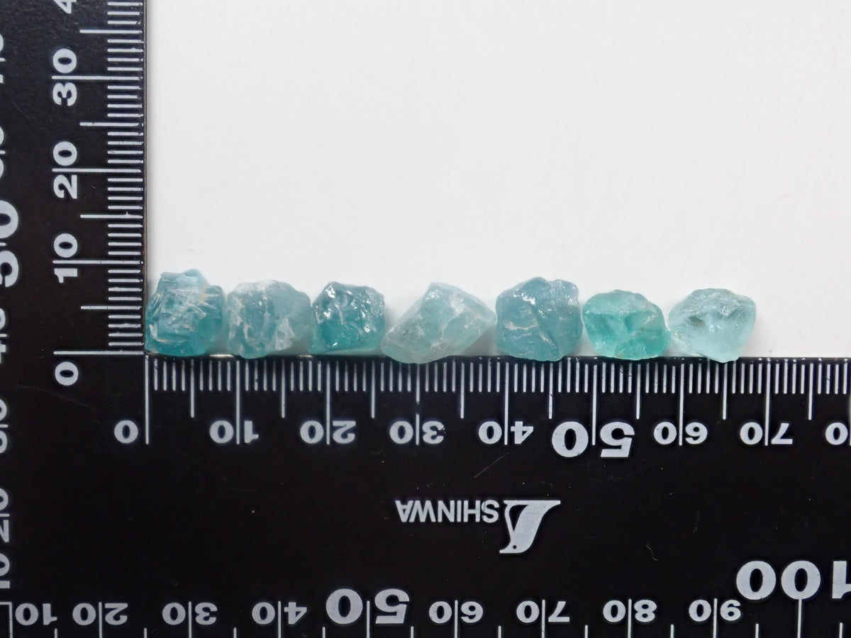 【9/20 22時販売】《限定13石》マダガスカル産アパタイト原石1石(平均3.8ct)《複数購入割引有》