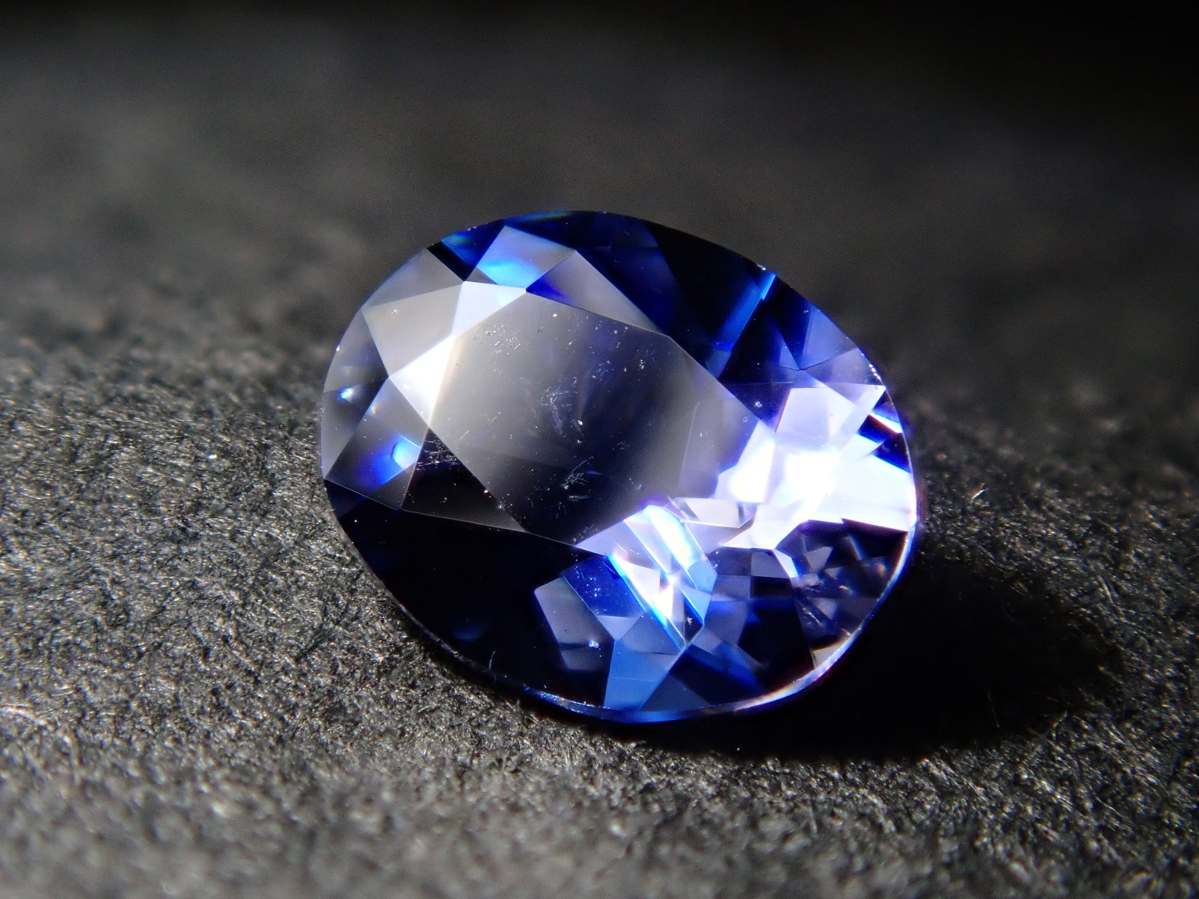 アメリカ産ベニトアイト 0.242ctルース