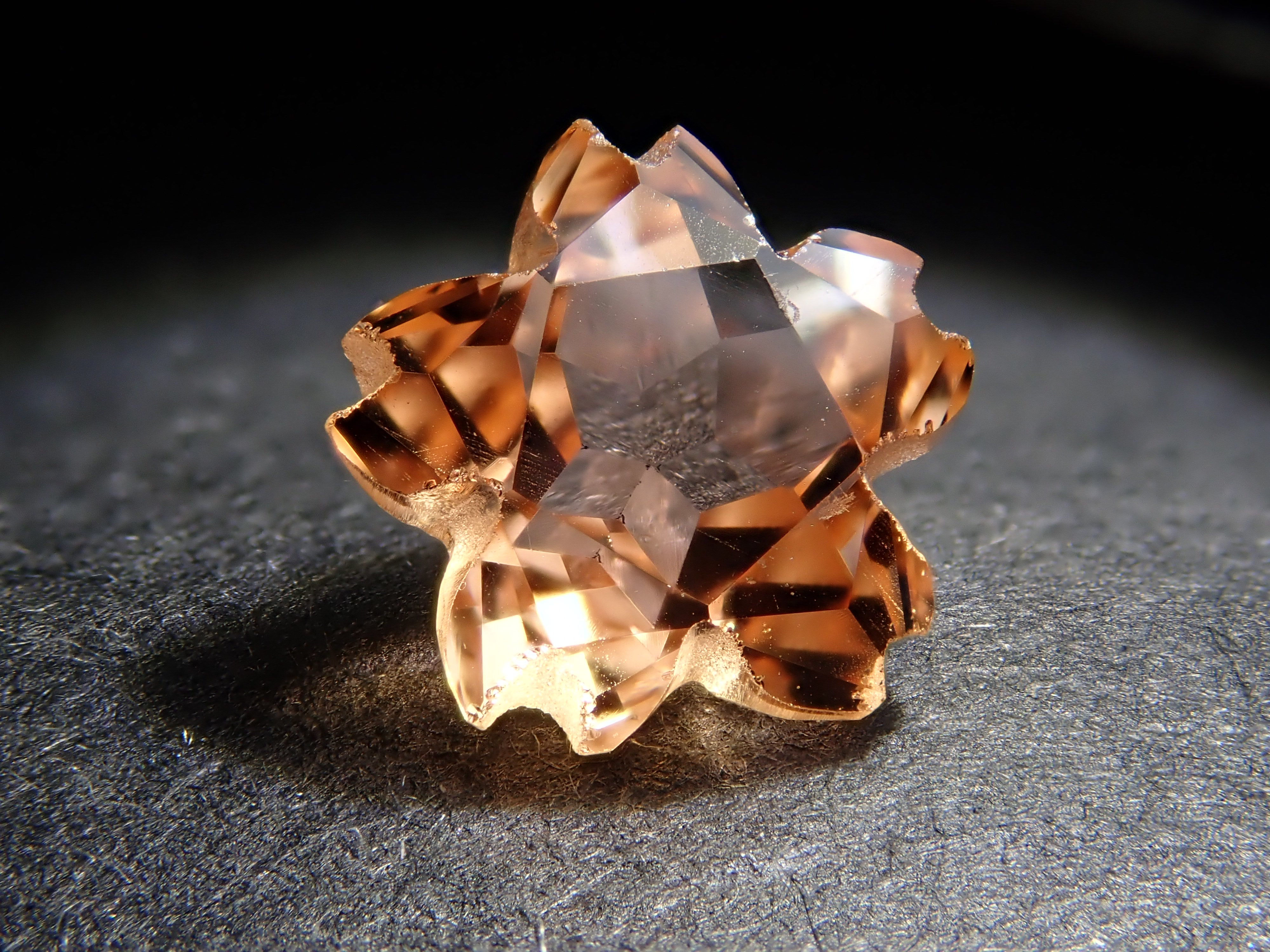 【さくらシェイプ】ブラジル産インペリアルトパーズ(シェリーカラー) 6.3mm/1.084ct《コラボ》ルース ワッペン