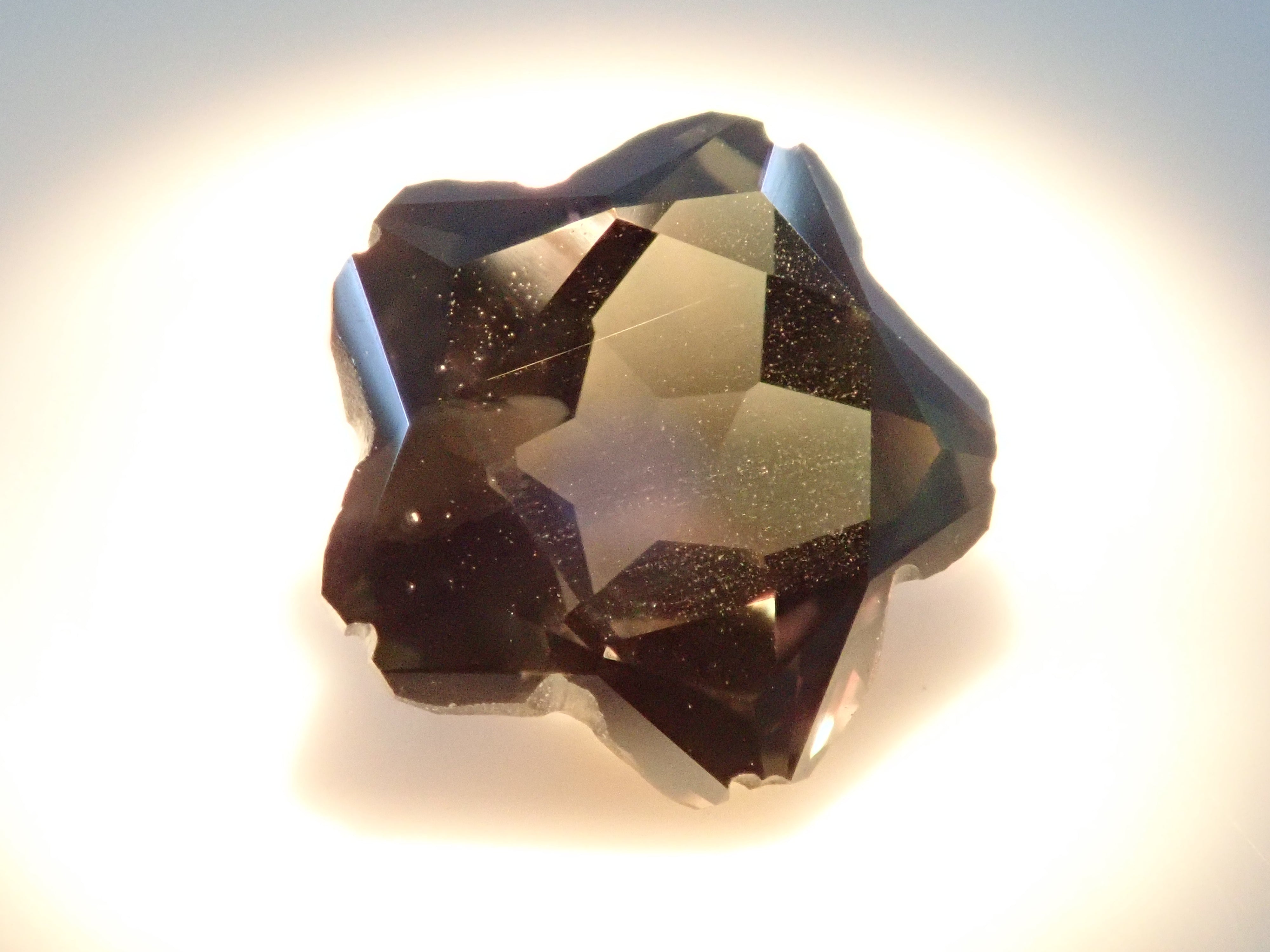 【さくらシェイプ】タンザニア産カラーチェンジサファイア 7.1mm/1.667ctルース