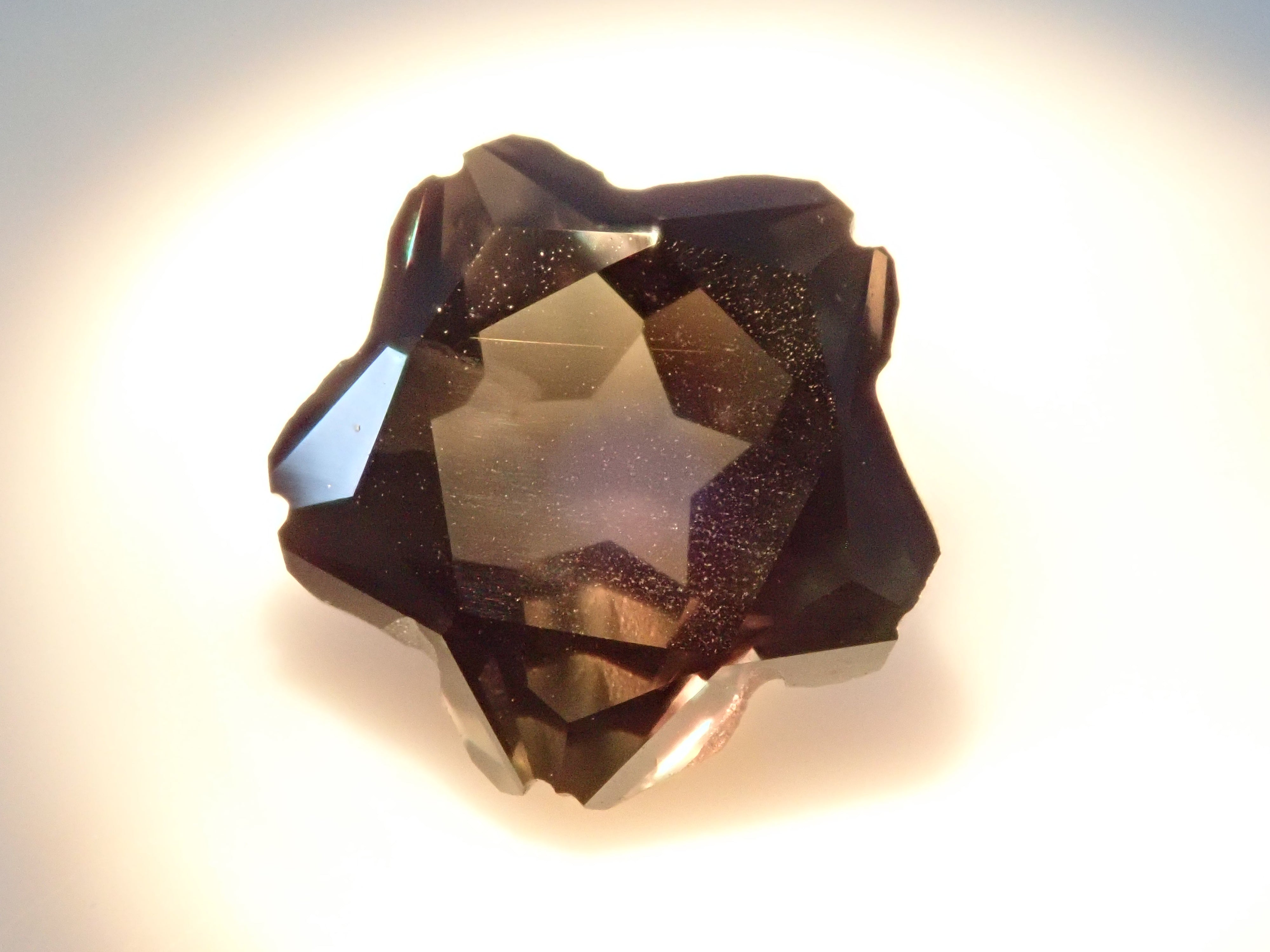 【さくらシェイプ】タンザニア産カラーチェンジサファイア 7.1mm/1.667ctルース