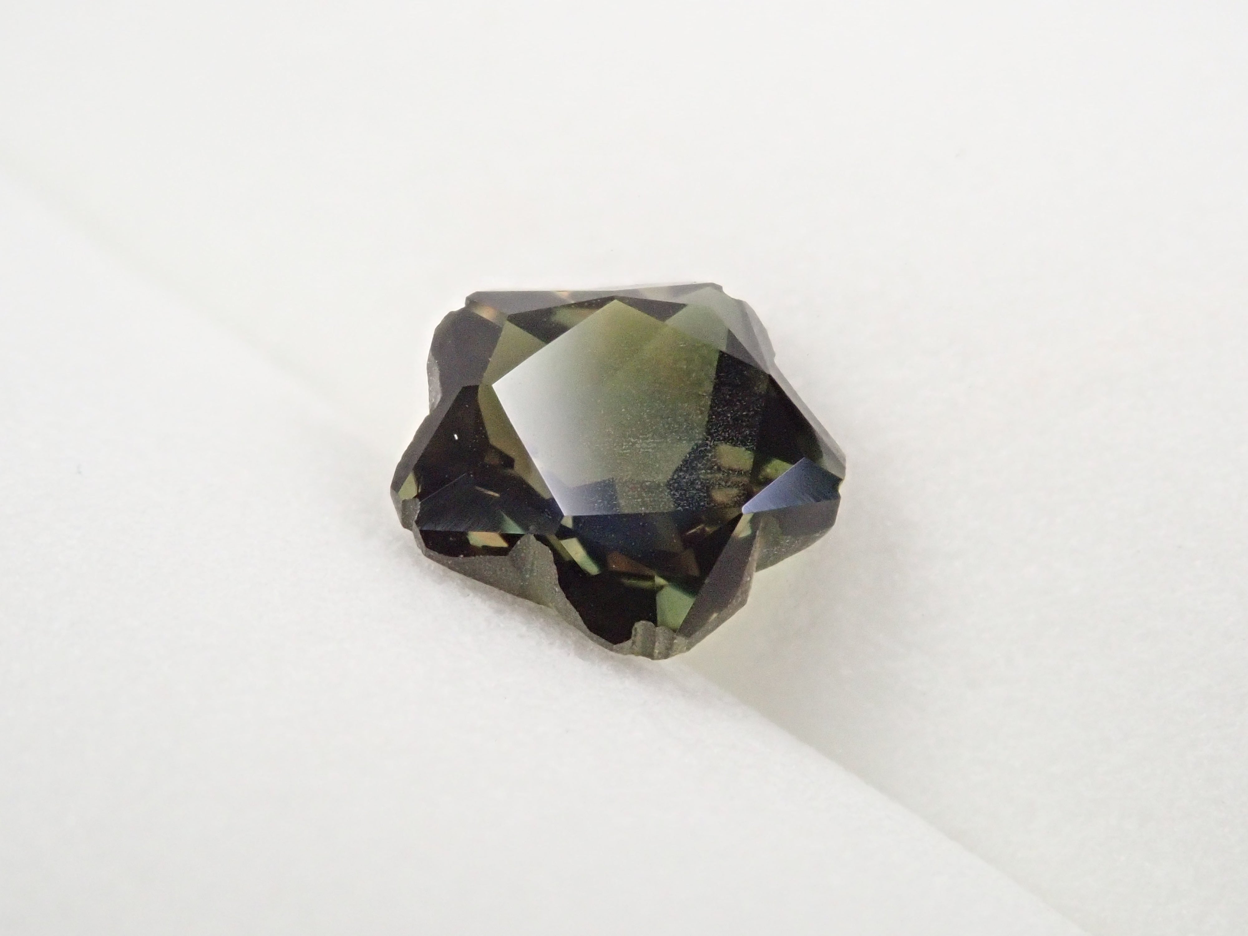 【さくらシェイプ】タンザニア産カラーチェンジサファイア 7.1mm/1.667ctルース