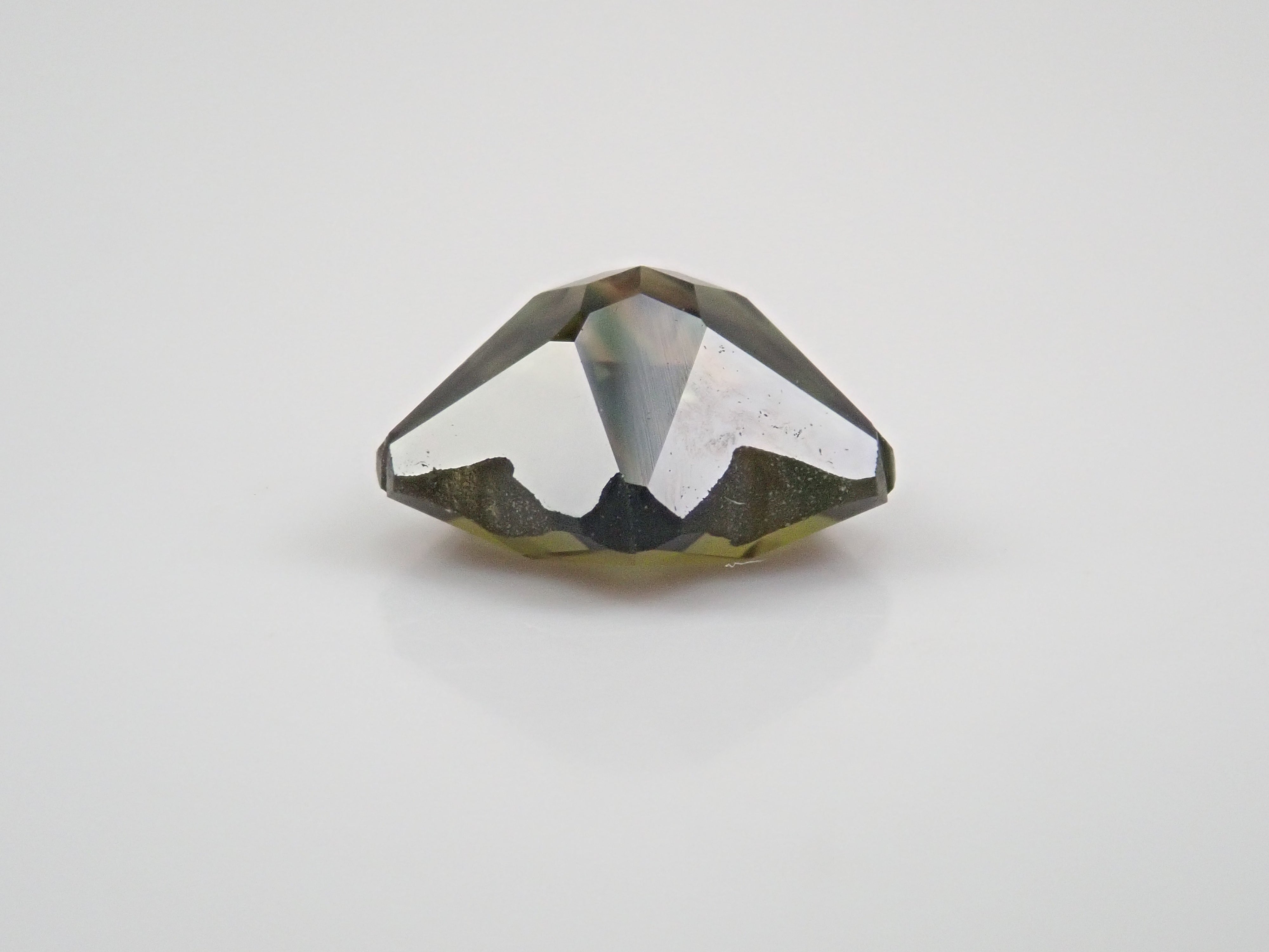 【さくらシェイプ】タンザニア産カラーチェンジサファイア 7.1mm/1.667ctルース