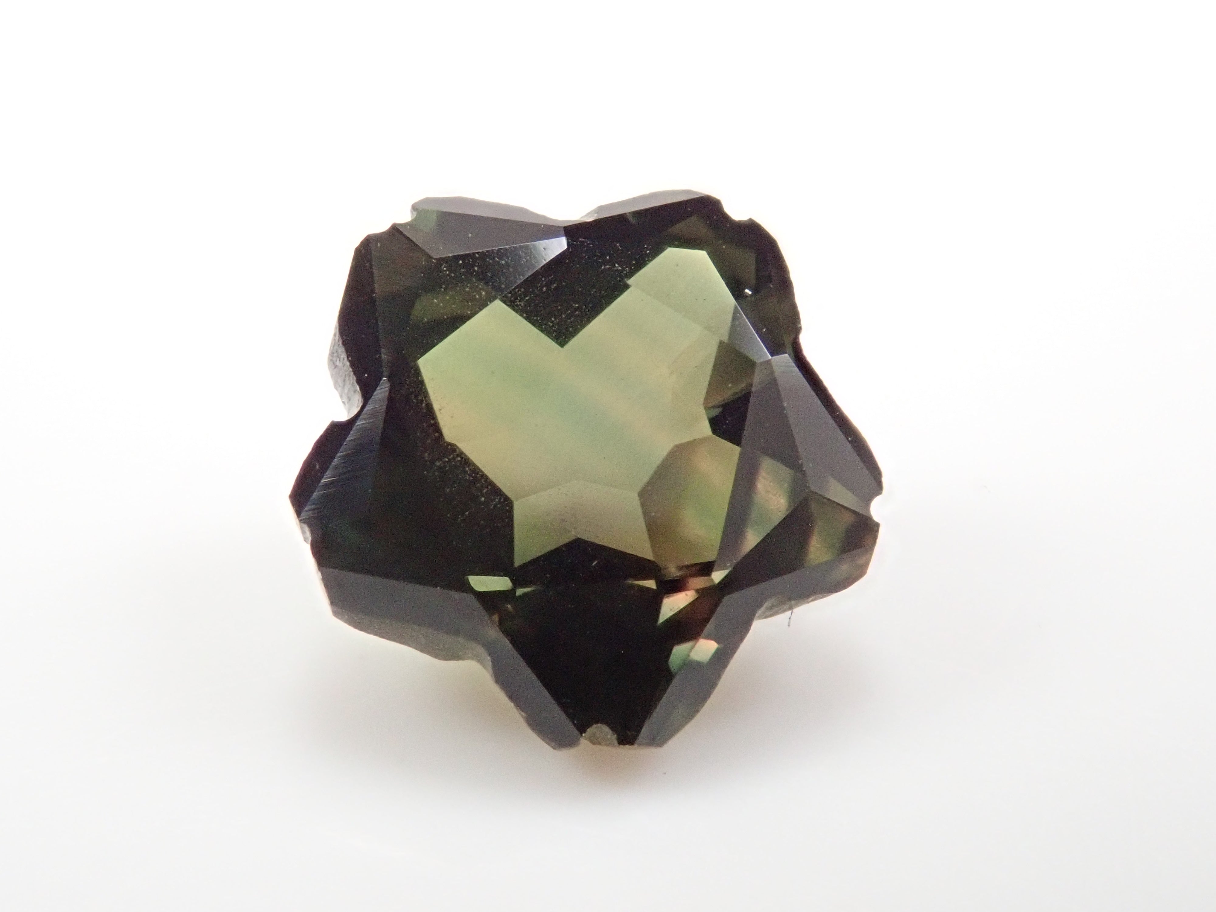 【さくらシェイプ】タンザニア産カラーチェンジサファイア 7.1mm/1.667ctルース