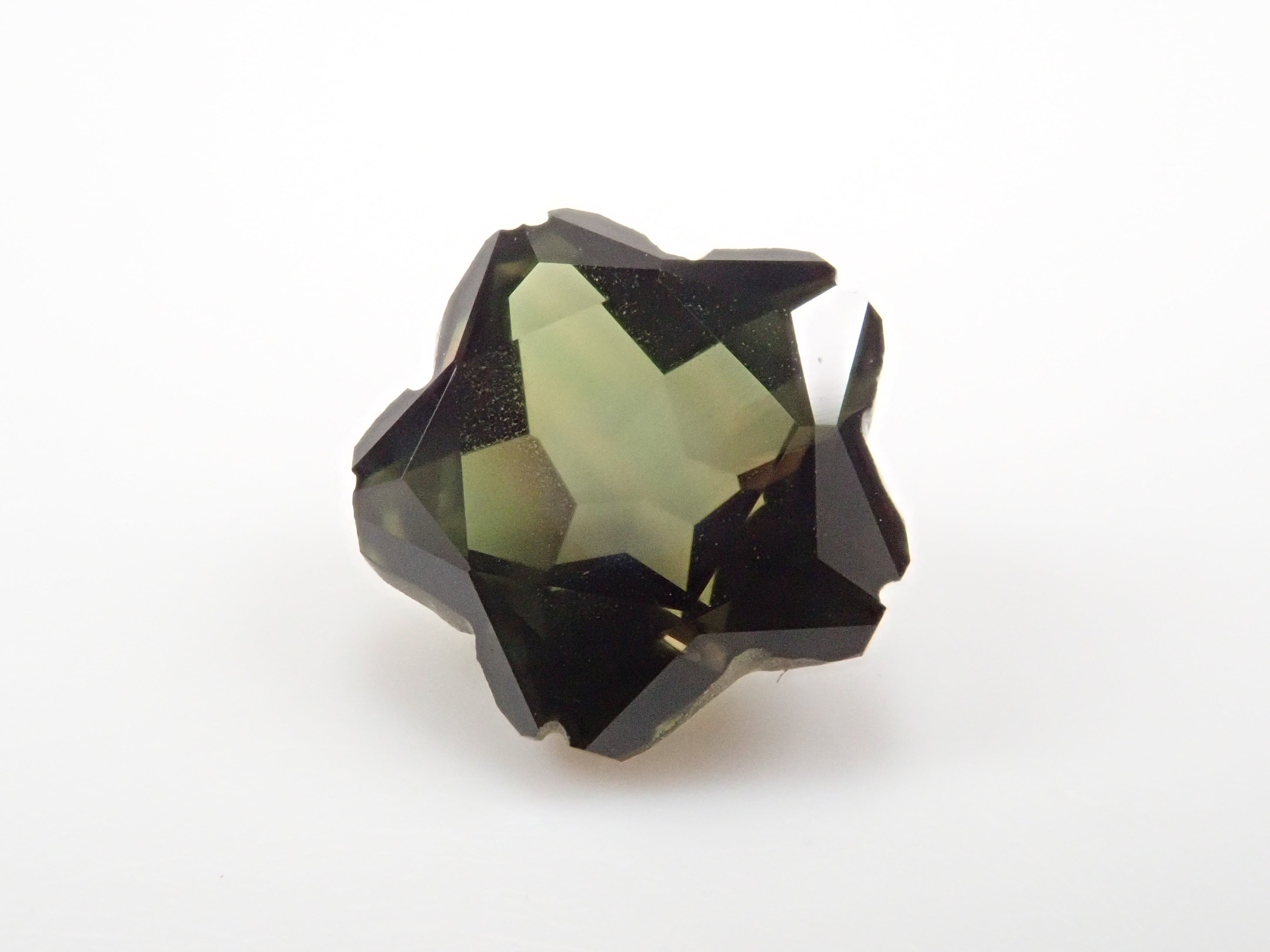 【さくらシェイプ】タンザニア産カラーチェンジサファイア 7.1mm/1.667ctルース