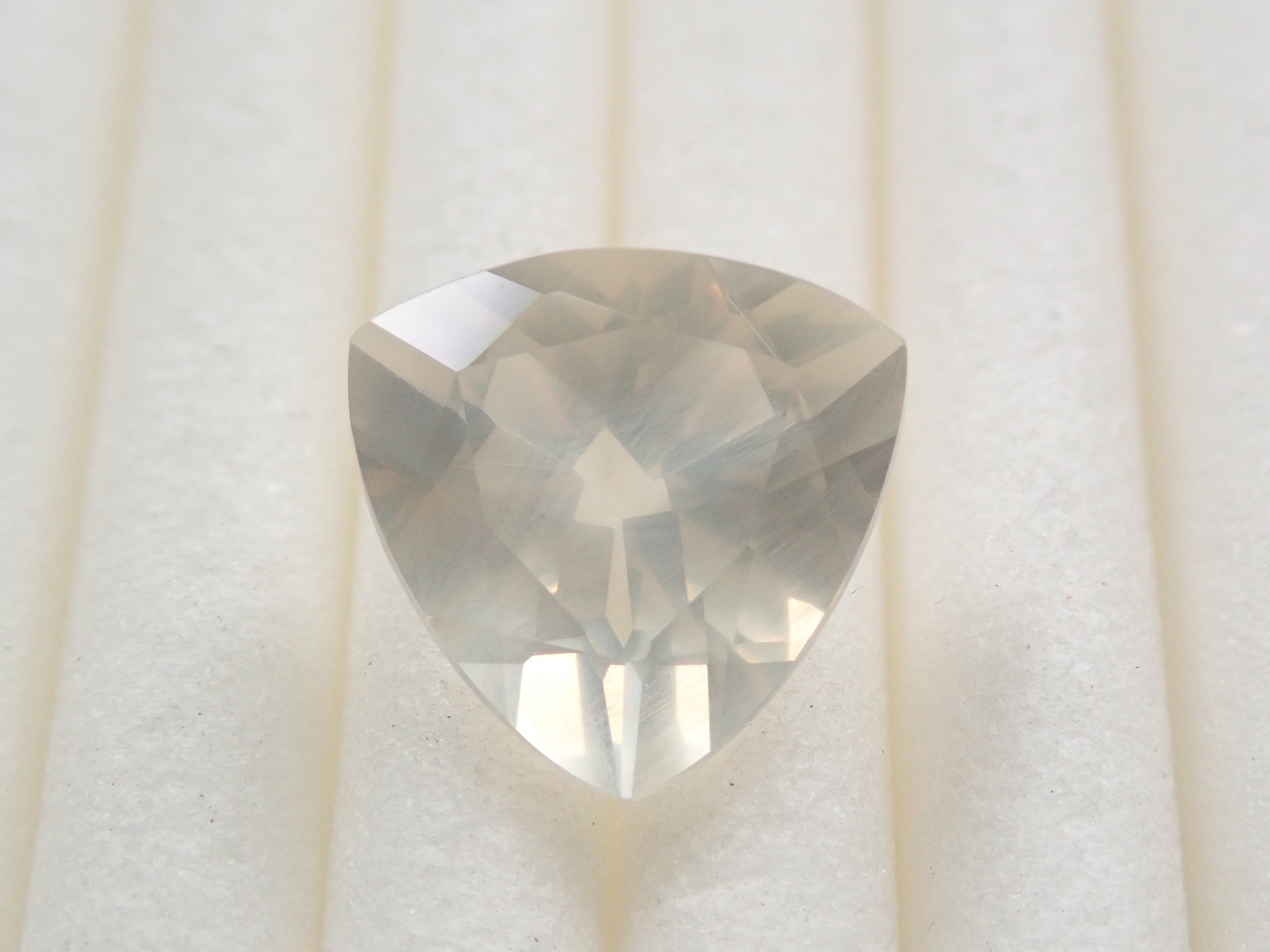 ラブラドライト(通称名:ラブラドライトムーンストーン) 1.598ctルース