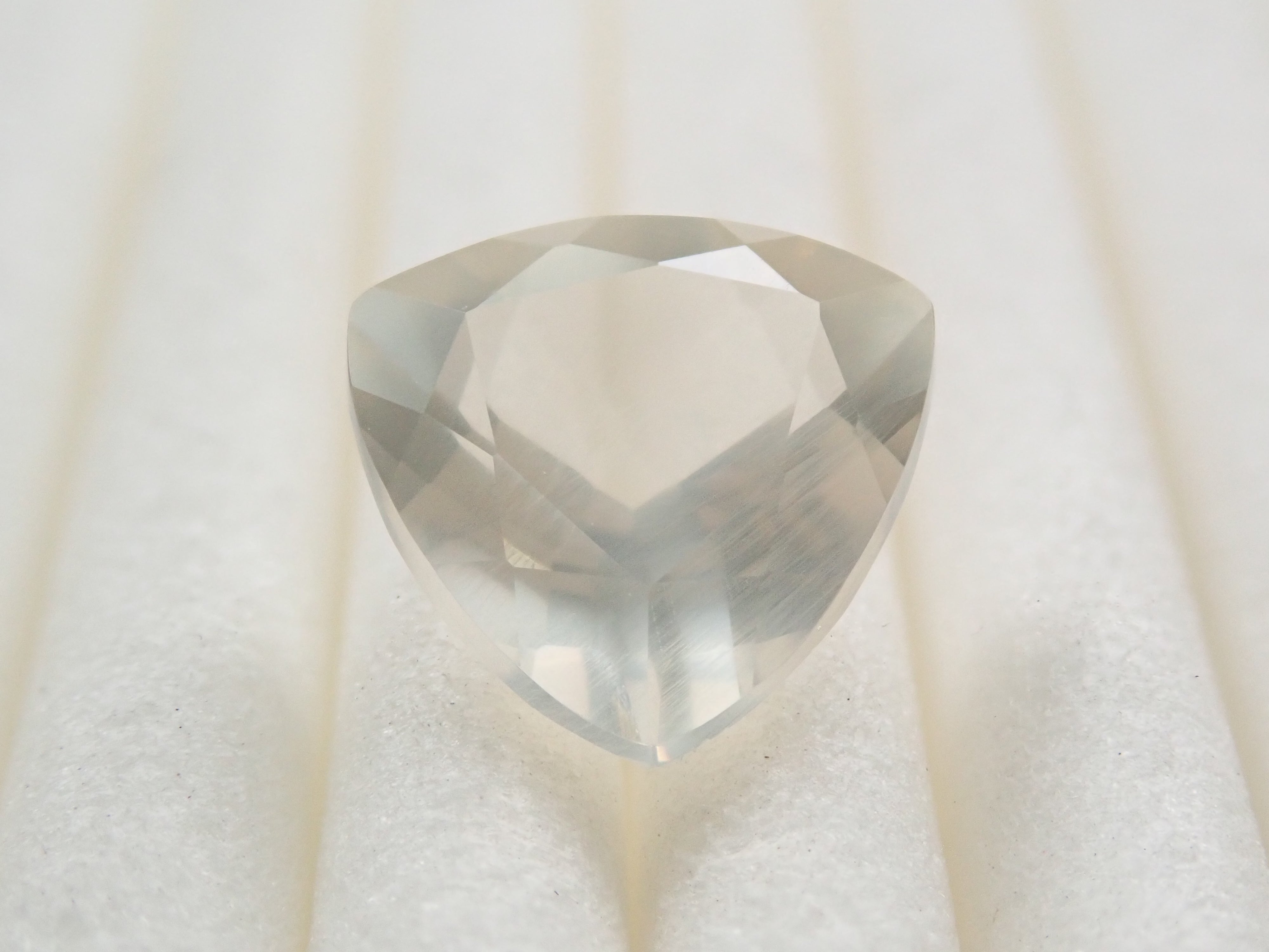 ラブラドライト(通称名:ラブラドライトムーンストーン) 1.598ctルース