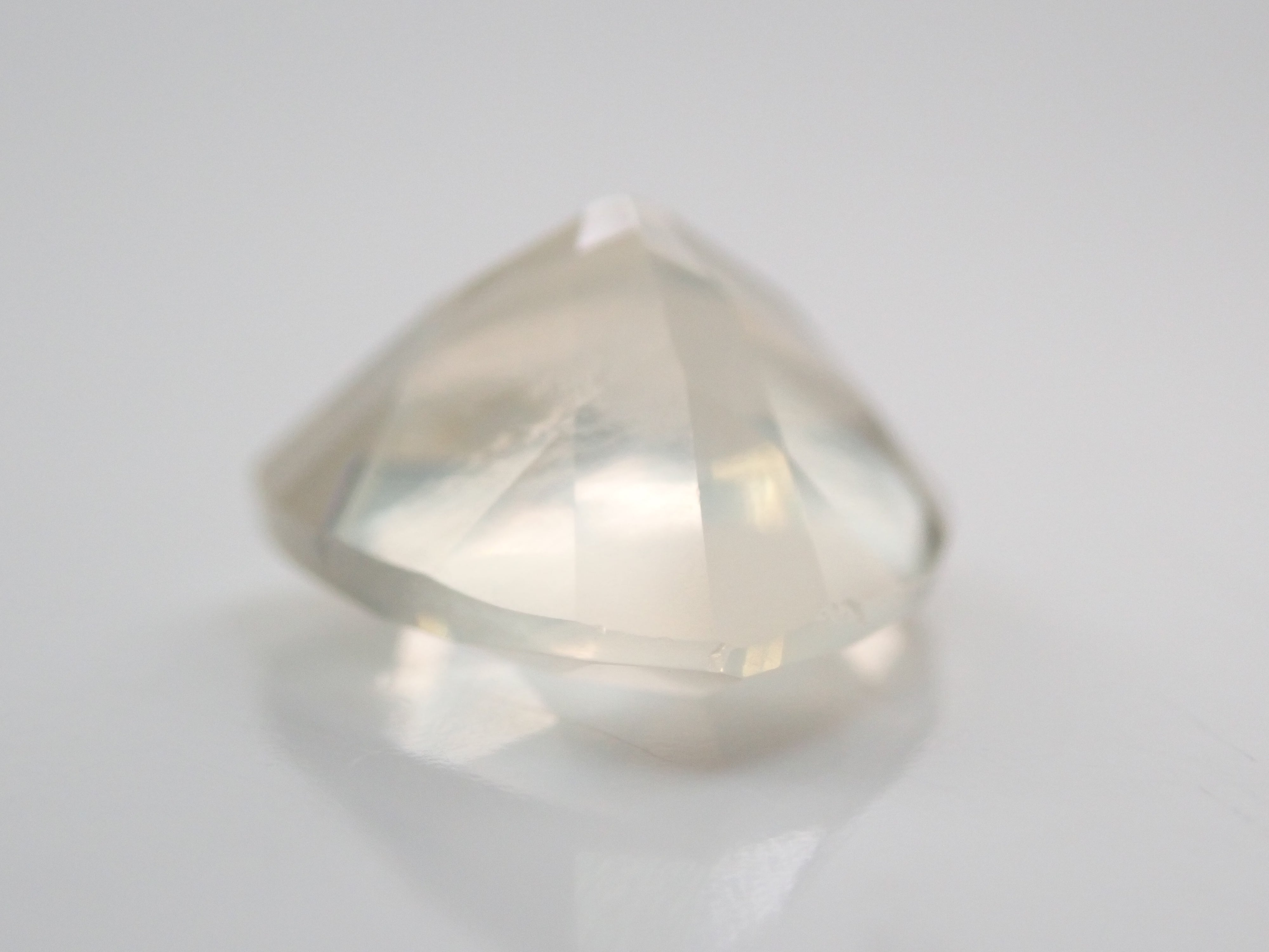 ラブラドライト(通称名:ラブラドライトムーンストーン) 1.598ctルース