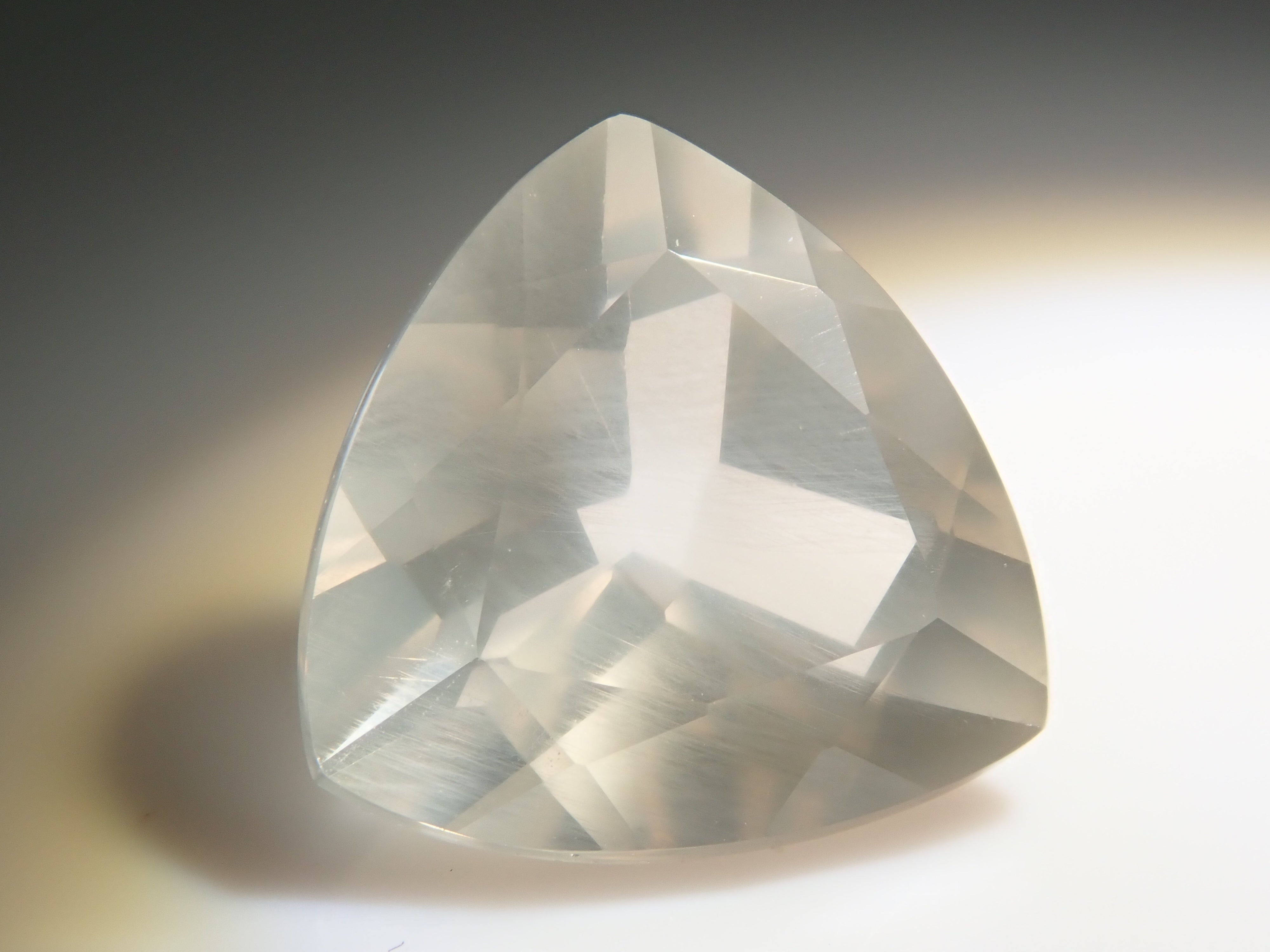 ラブラドライト(通称名:ラブラドライトムーンストーン) 1.598ctルース