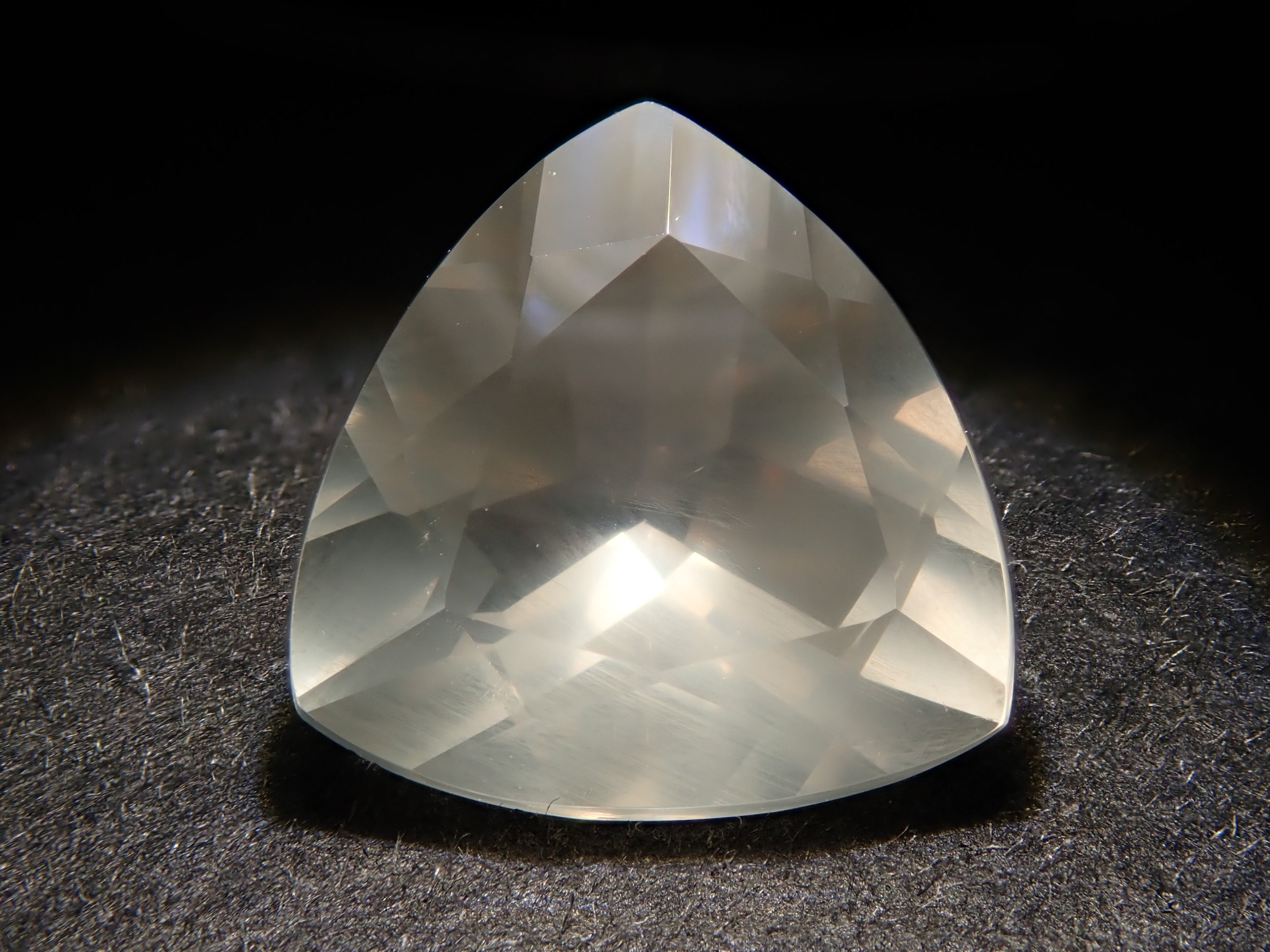 ラブラドライト(通称名:ラブラドライトムーンストーン) 1.598ctルース