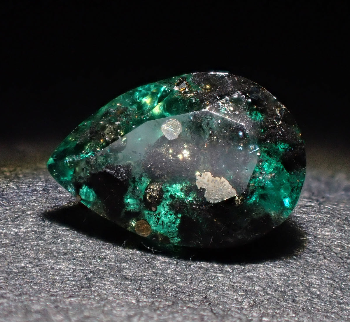 【Item 12564389】 Colombian Emerald with Pyrite and Mica Inclusions, 0.268ct Loose Gemstone