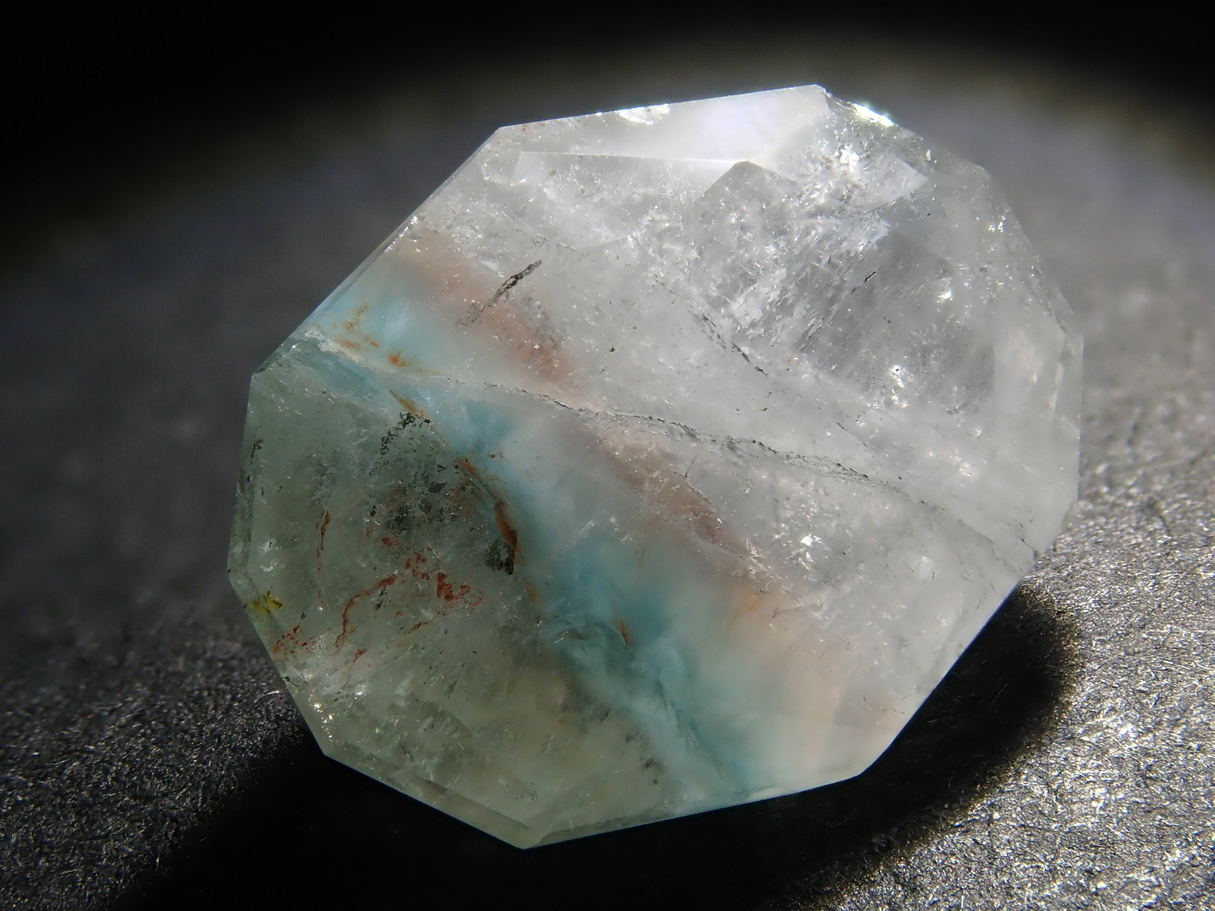 ブラジル産メデューサクォーツ(パライバクォーツ) 3.919ctルース