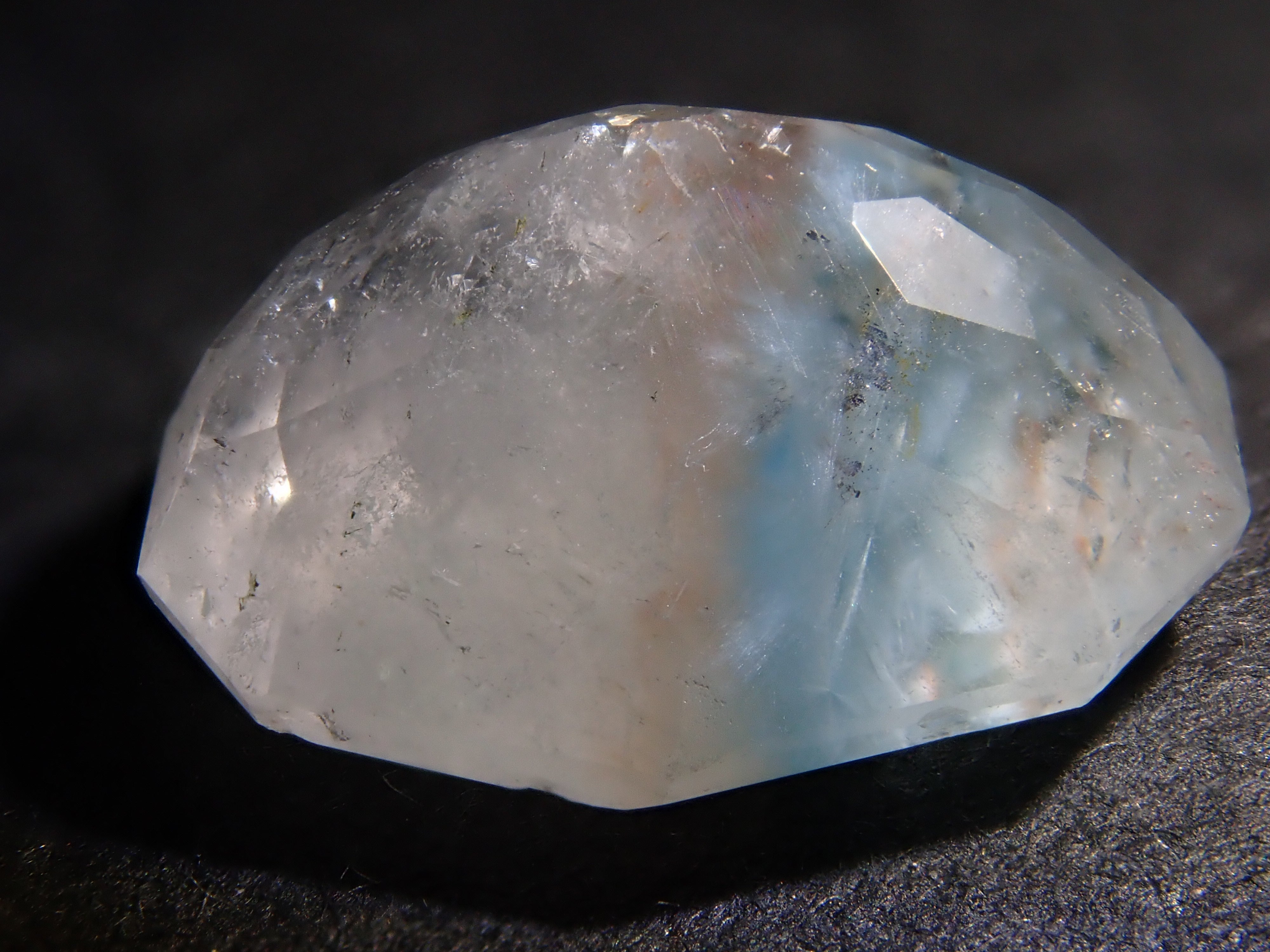 ブラジル産メデューサクォーツ(パライバクォーツ) 3.919ctルース