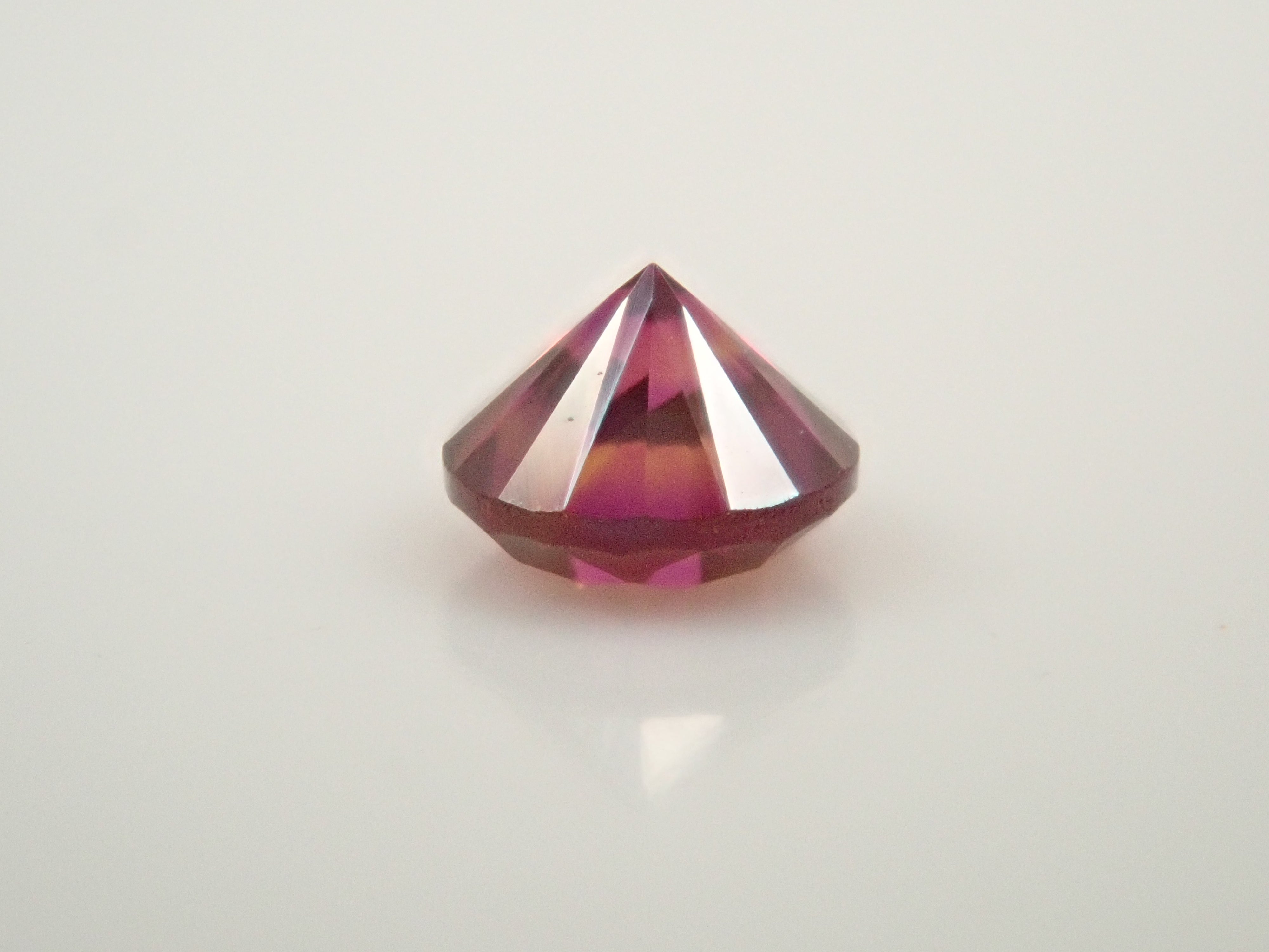 【10/11 22時販売】 パープルダイヤモンド(トリートメント) 2.6mm/0.088ctルース(バイカラー蛍光)
