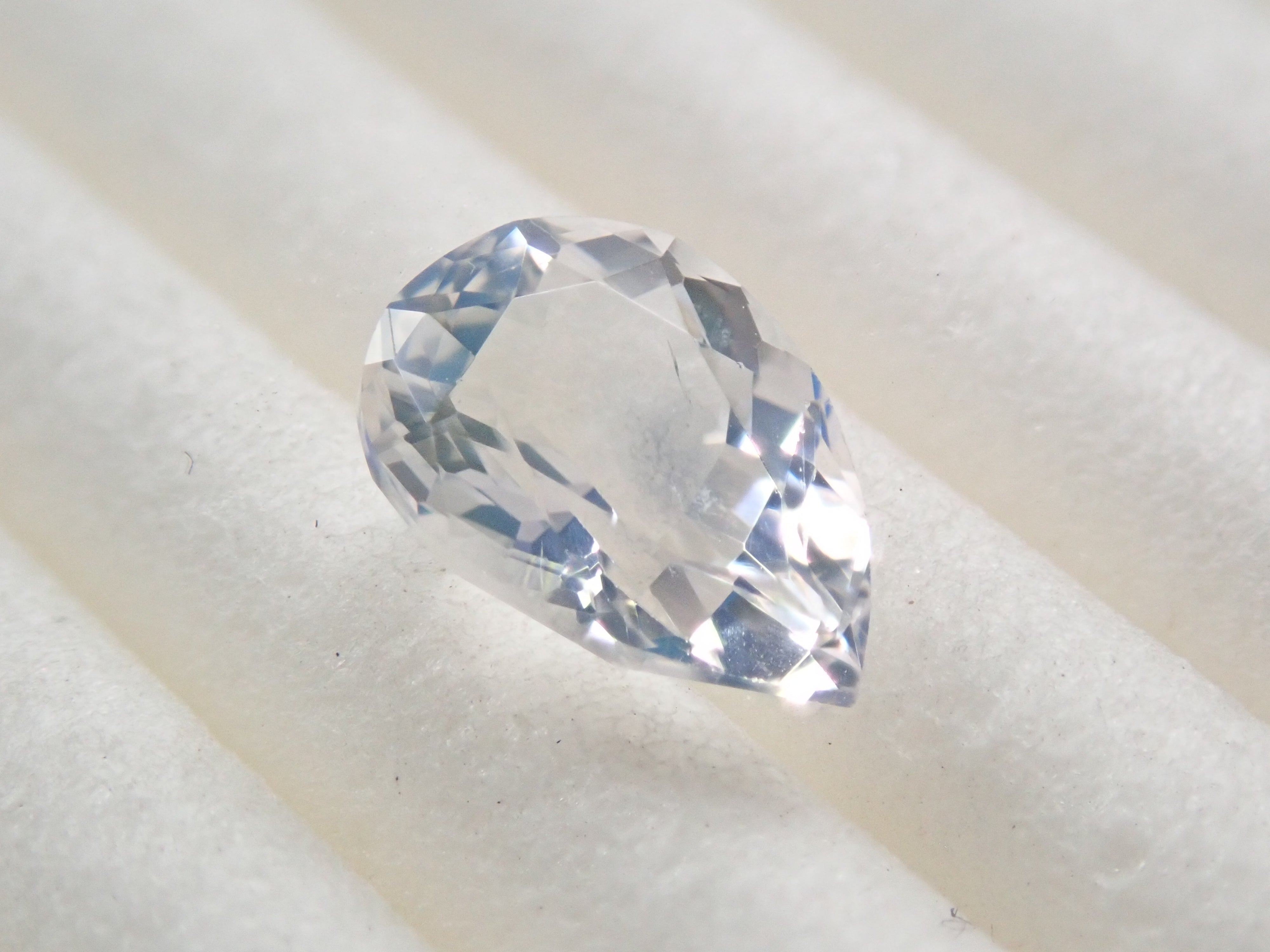 マダガスカル産アンデシン・ラブラドライト(通称名 レインボームーンストーン) 0.696ctルース