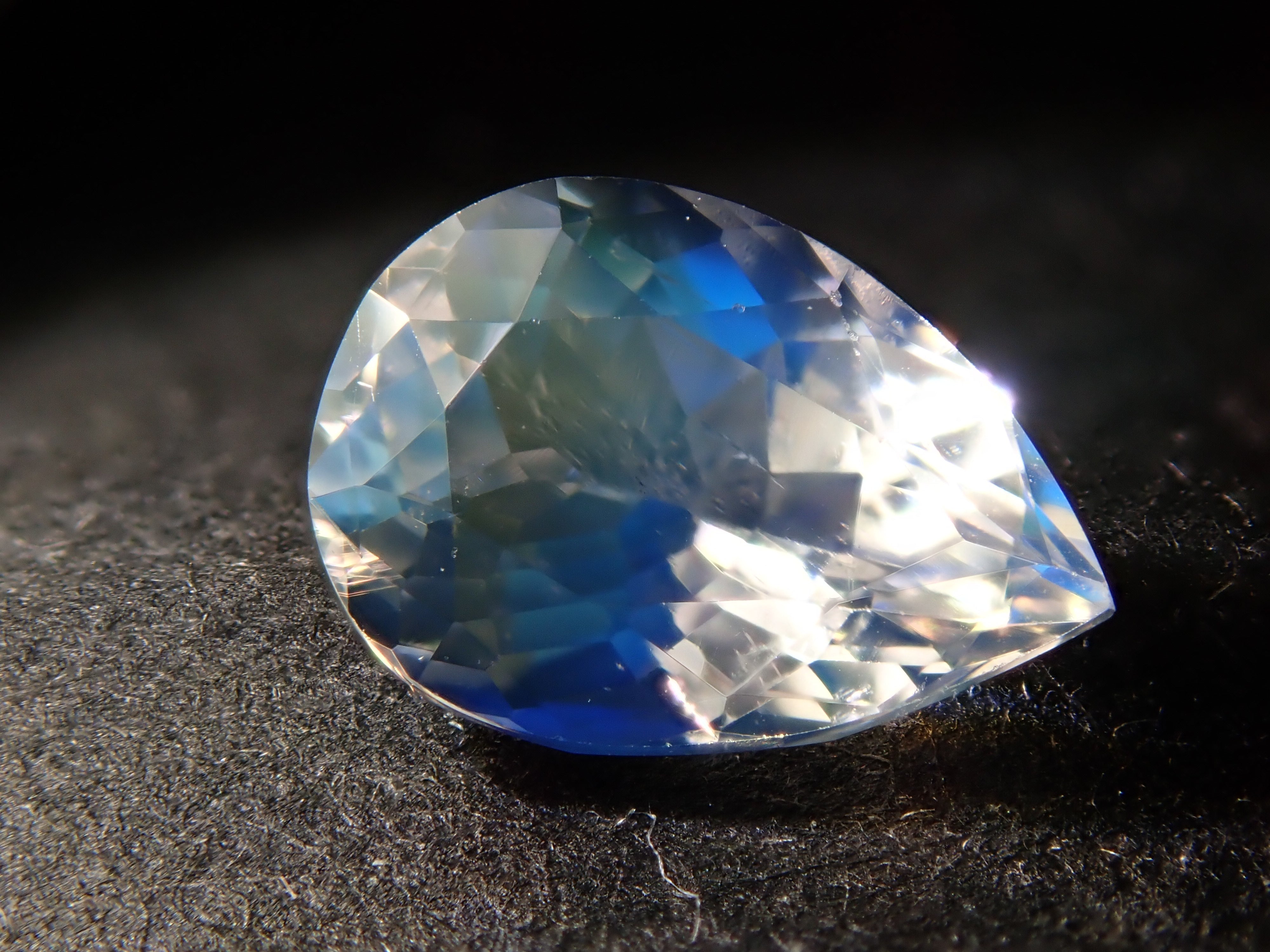 マダガスカル産アンデシン・ラブラドライト(通称名 レインボームーンストーン) 0.696ctルース