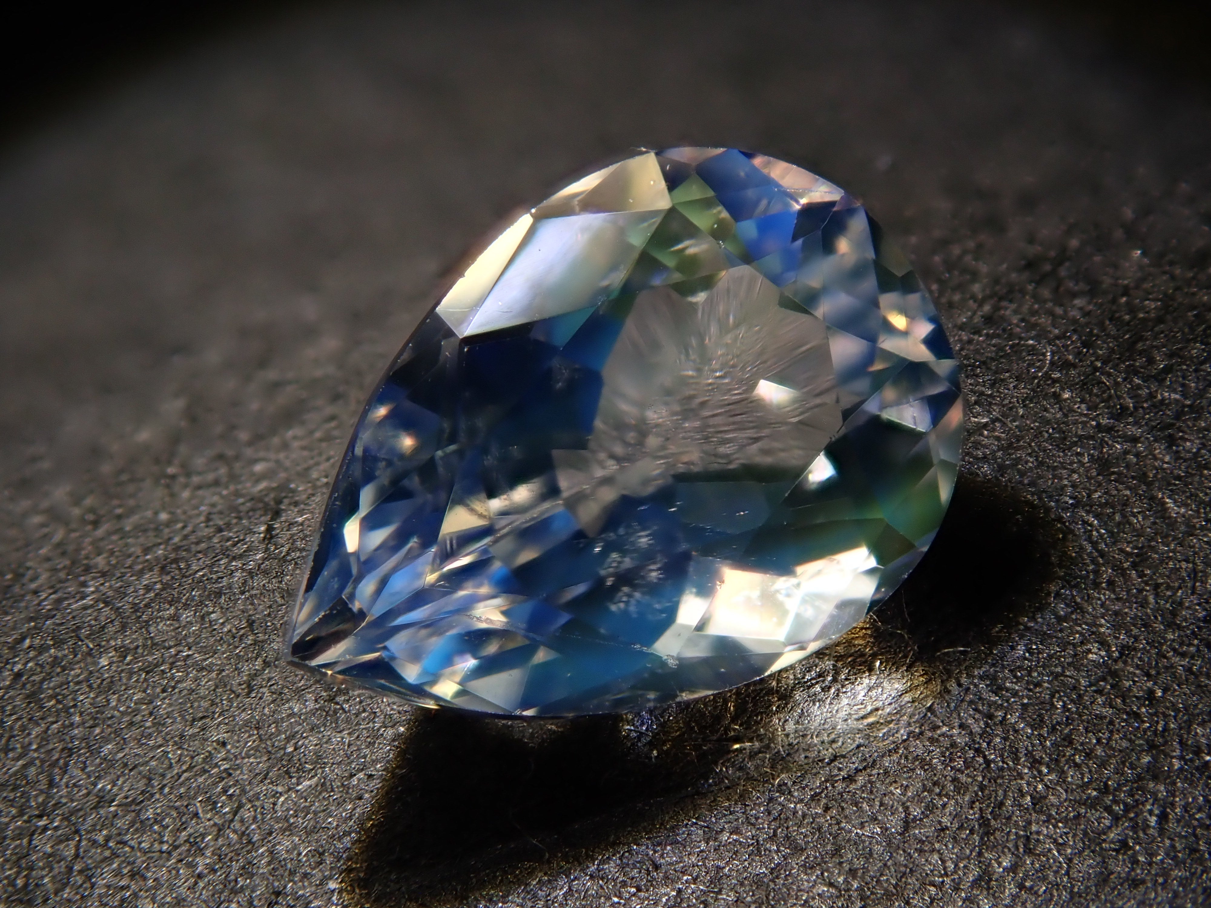 マダガスカル産アンデシン・ラブラドライト(通称名 レインボームーンストーン) 0.696ctルース