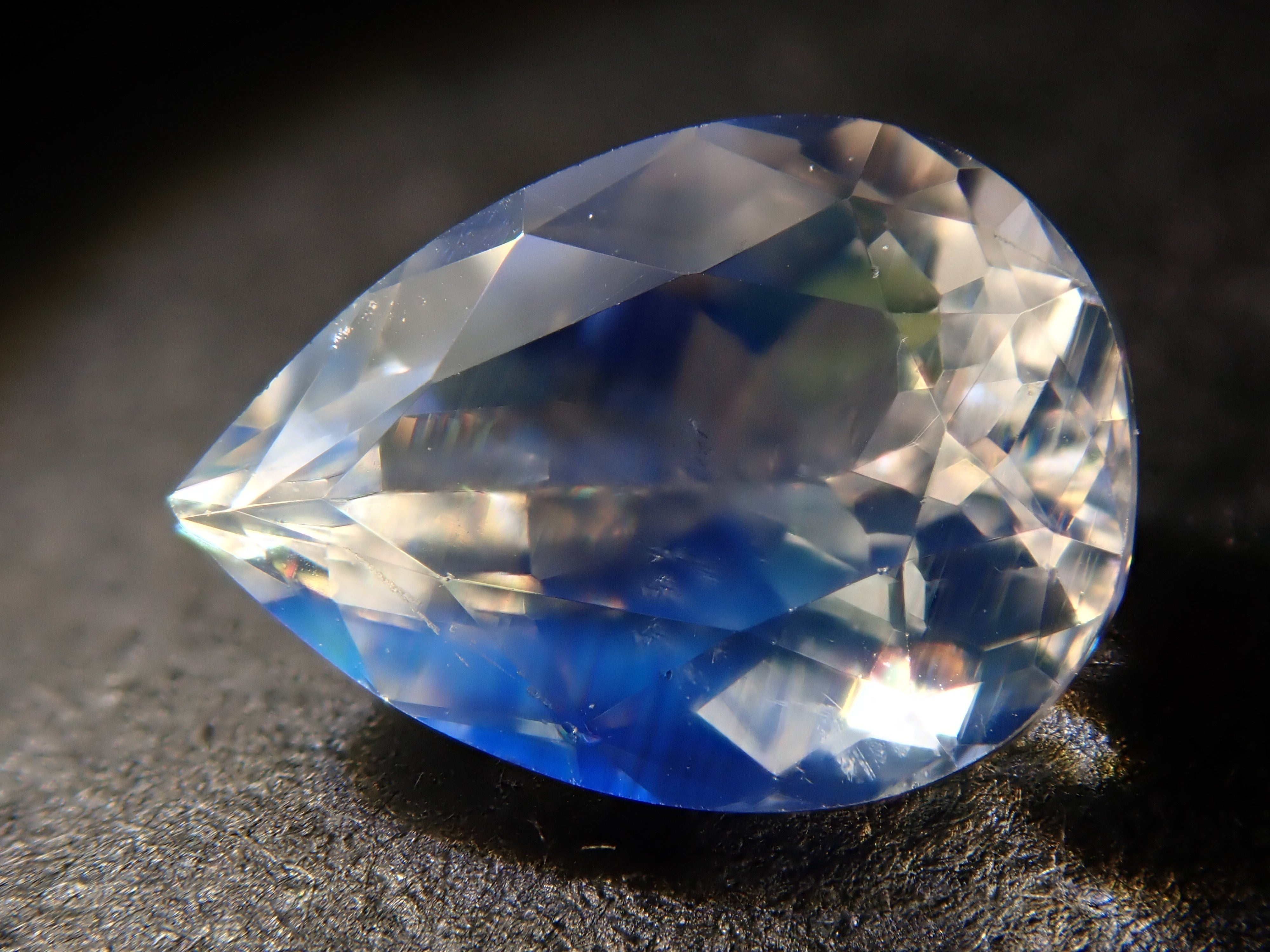 マダガスカル産アンデシン・ラブラドライト(通称名 レインボームーンストーン) 0.696ctルース