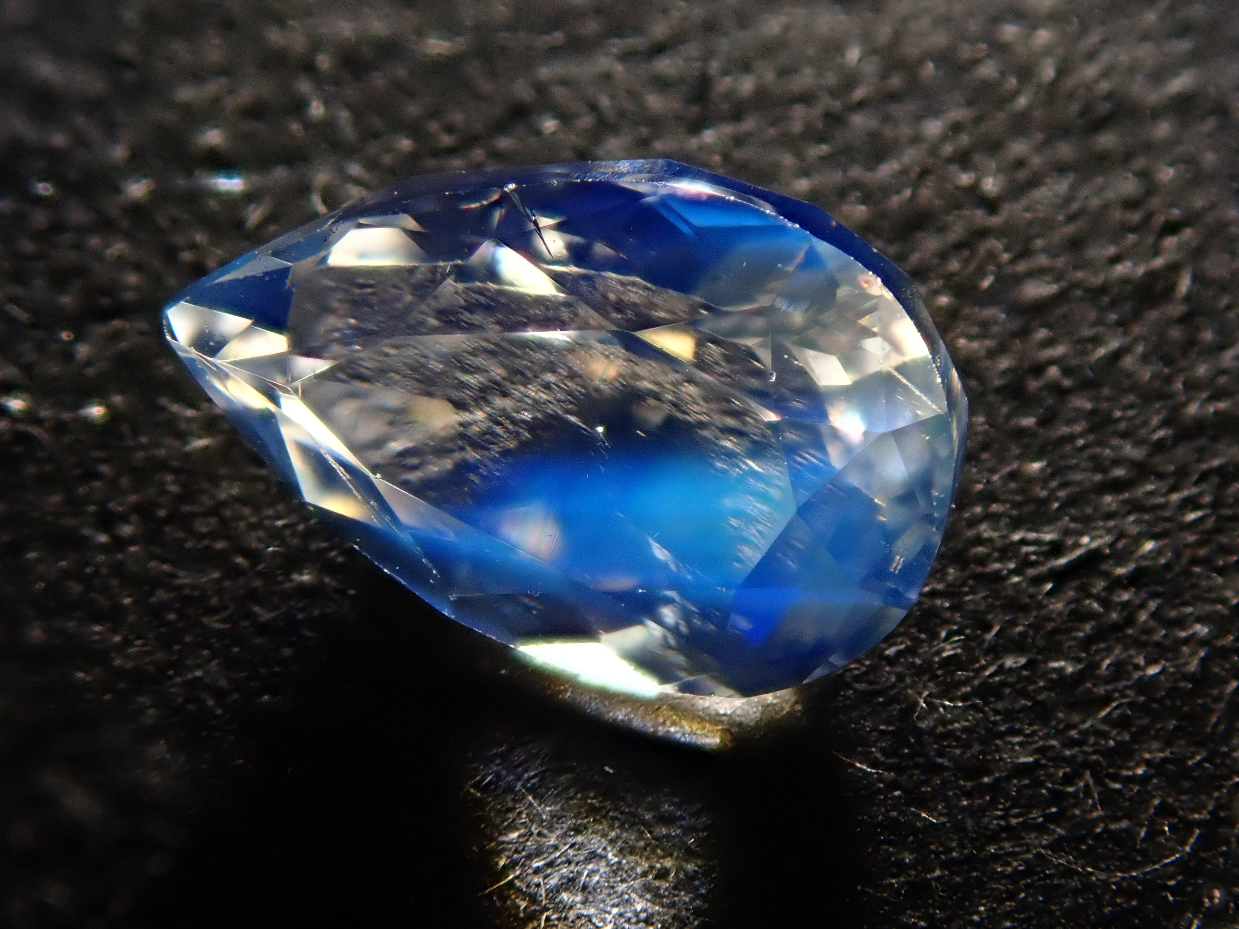 マダガスカル産アンデシン・ラブラドライト(通称名 レインボームーンストーン) 0.696ctルース