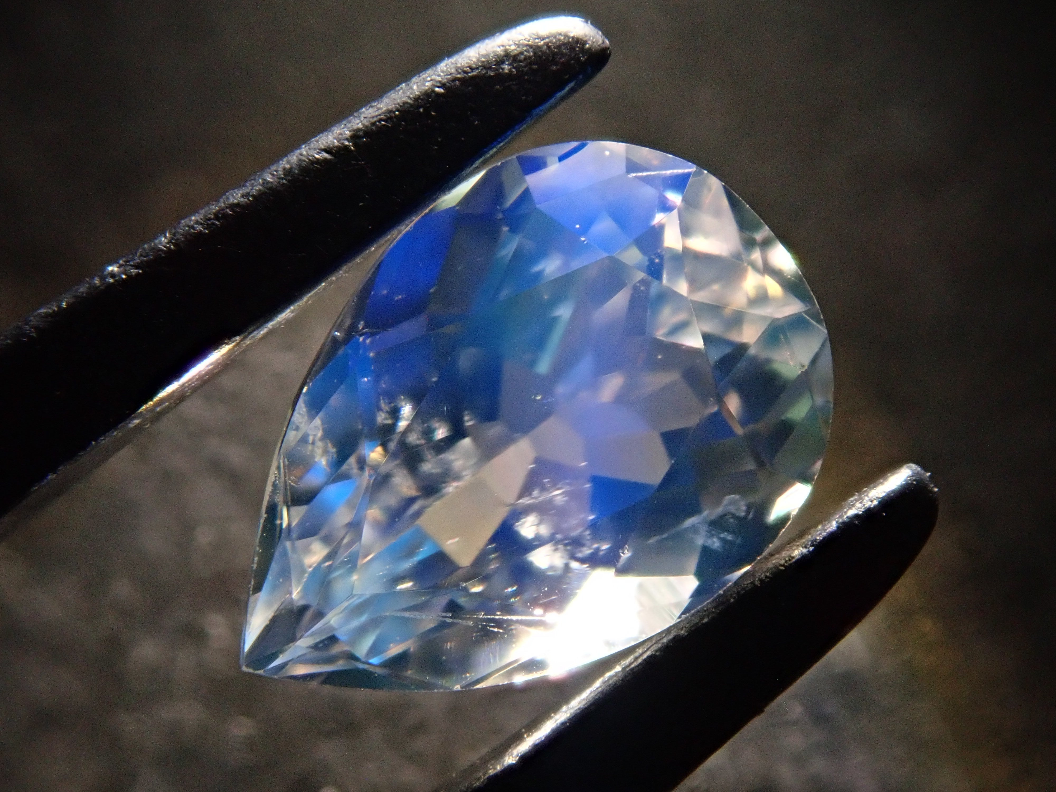 マダガスカル産アンデシン・ラブラドライト(通称名 レインボームーンストーン) 0.696ctルース