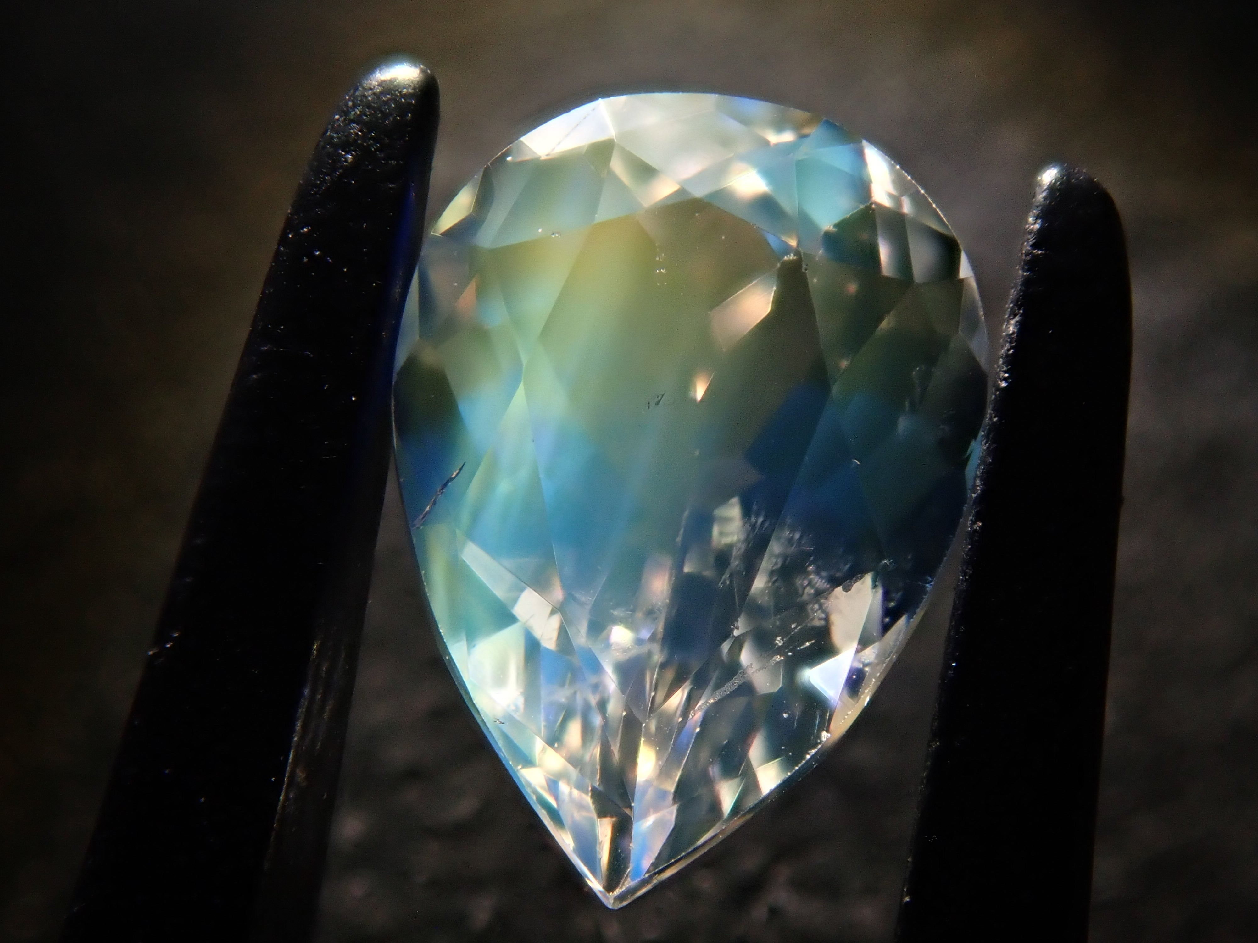 マダガスカル産アンデシン・ラブラドライト(通称名 レインボームーンストーン) 0.696ctルース