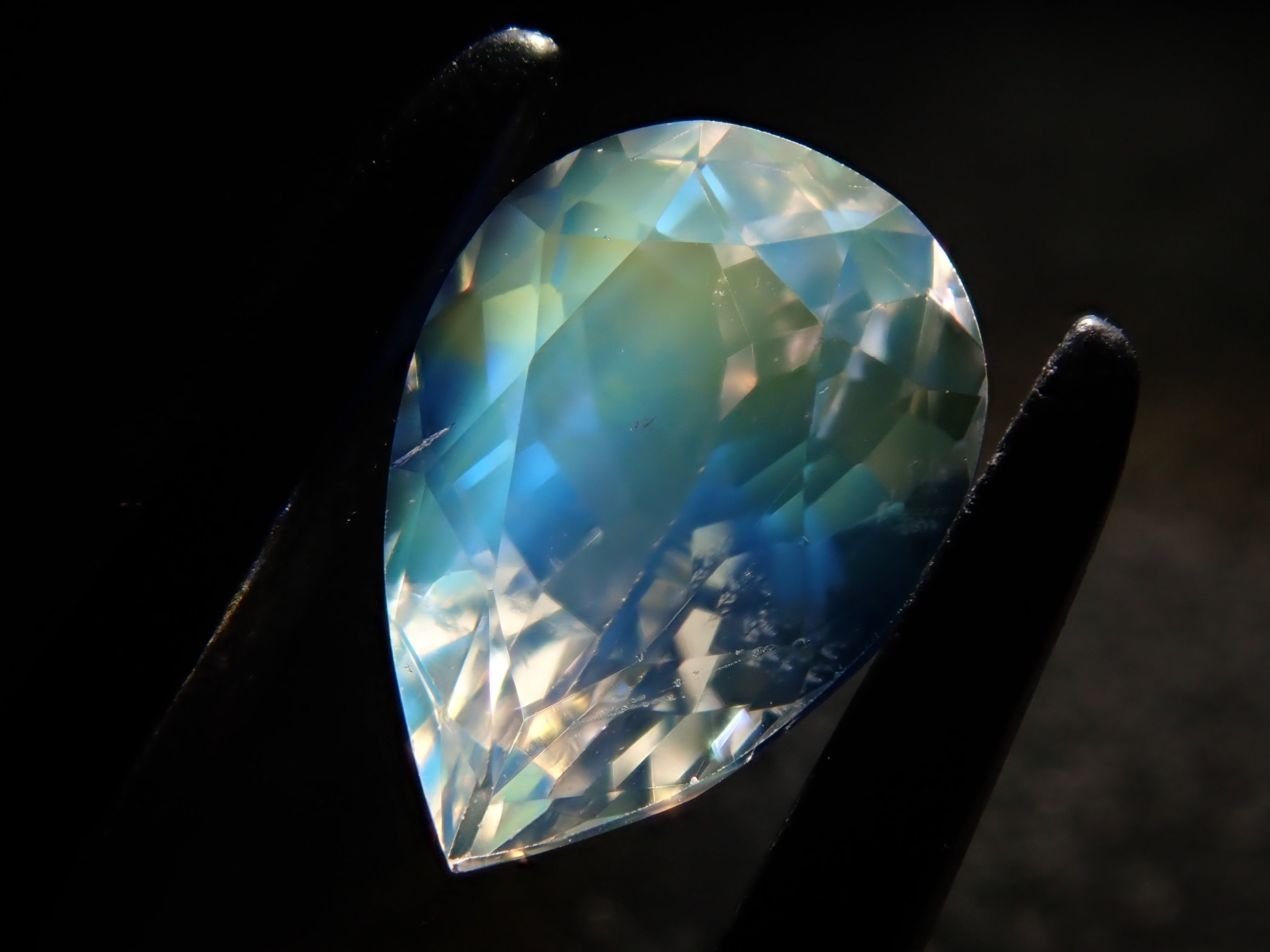 マダガスカル産アンデシン・ラブラドライト(通称名 レインボームーンストーン) 0.696ctルース