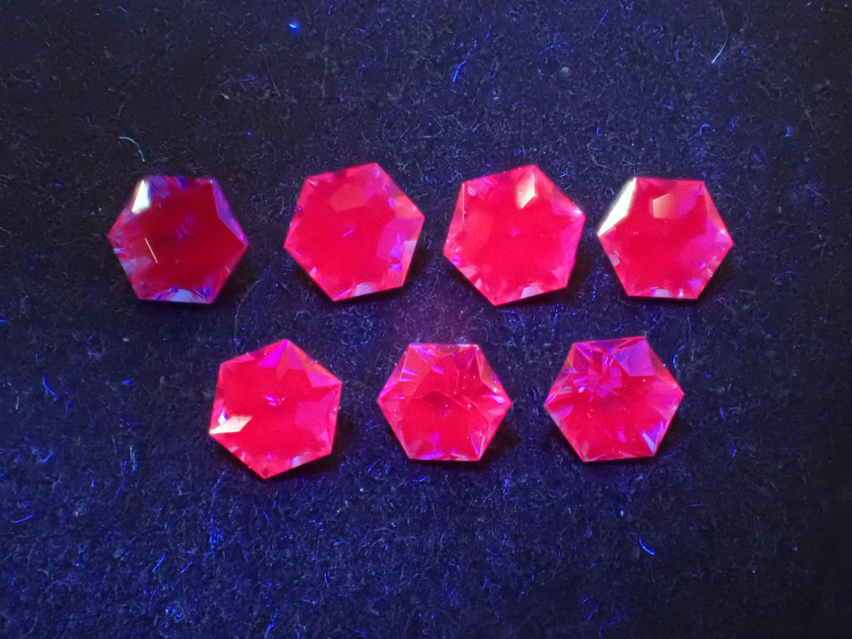 【11/1 22時販売】《限定7石》合成コバルトスピネル(サンジェ氏、ヘキサゴナルカット3mm)《複数購入割引有》