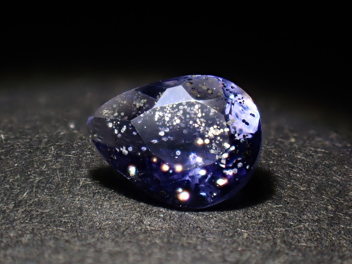 【11/1 22時販売】《限定8石》インド産アイオライトサンストーン1石ルース(平均0.32ct)《複数購入割引有》