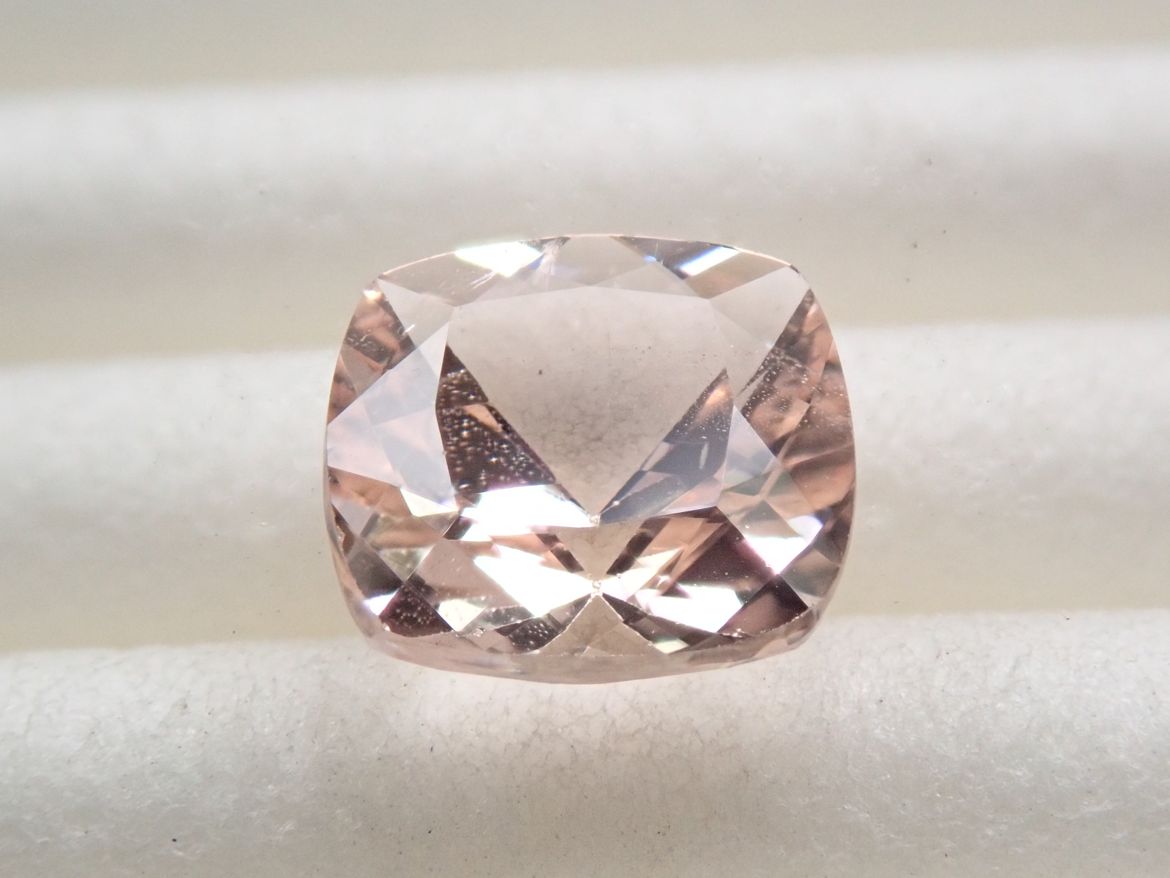 ナイジェリア産モルガナイト 0.889ctルース