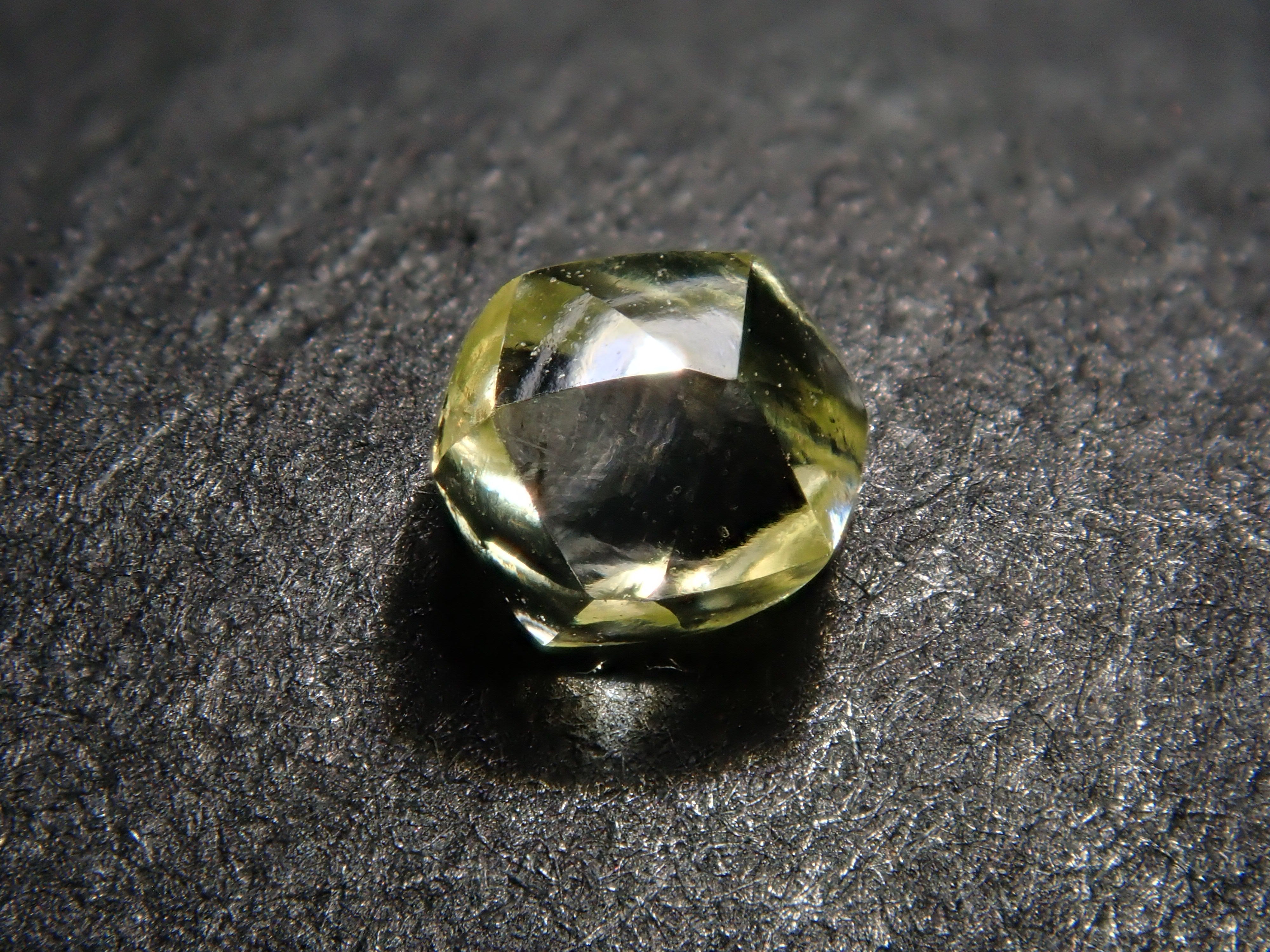 ダイヤモンド原石(メイカブル) 0.247ct原石