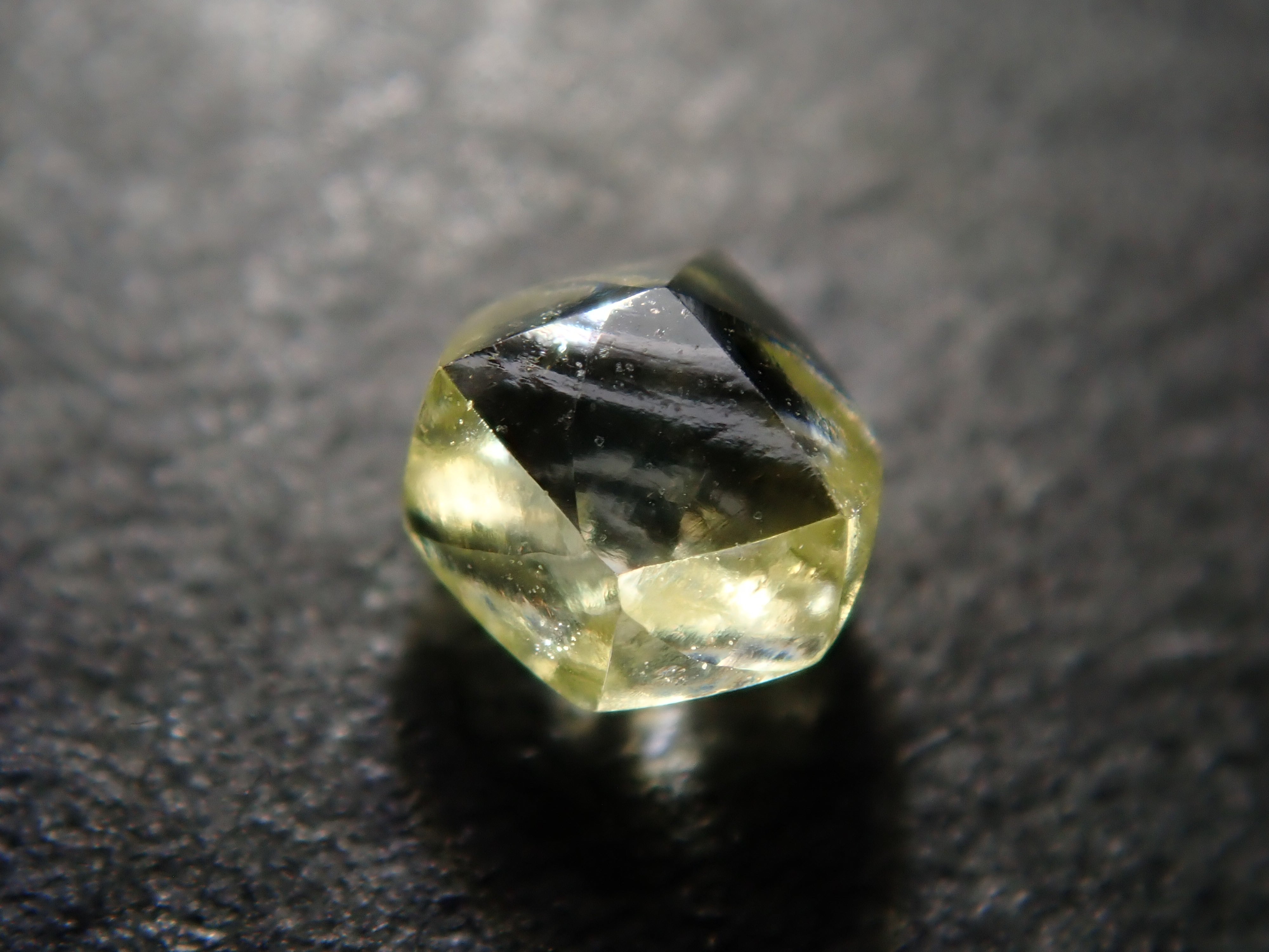 ダイヤモンド原石(メイカブル) 0.247ct原石