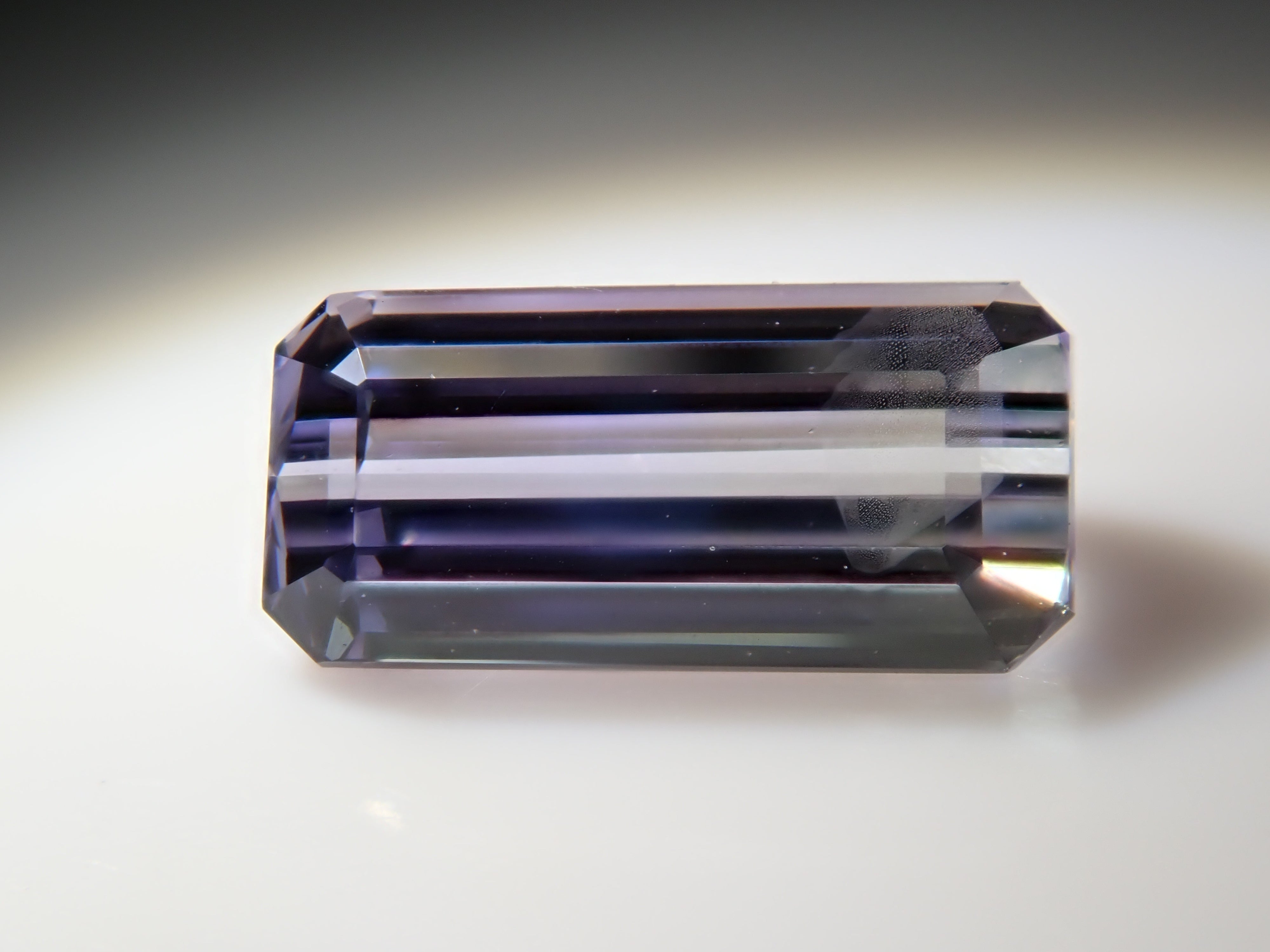 バイカラーゾイサイト 0.581ctルース