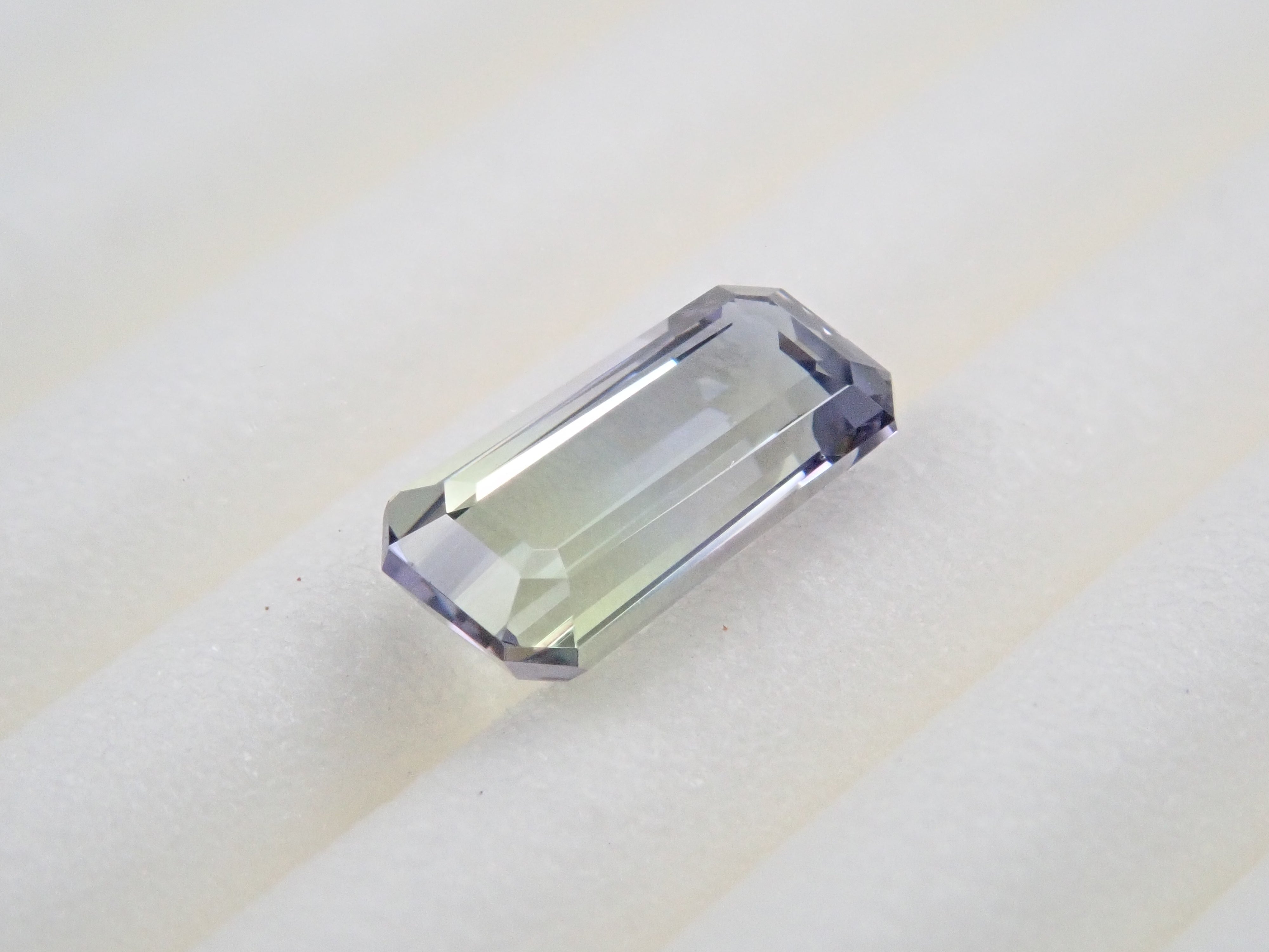 バイカラータンザナイト 0.581ctルース