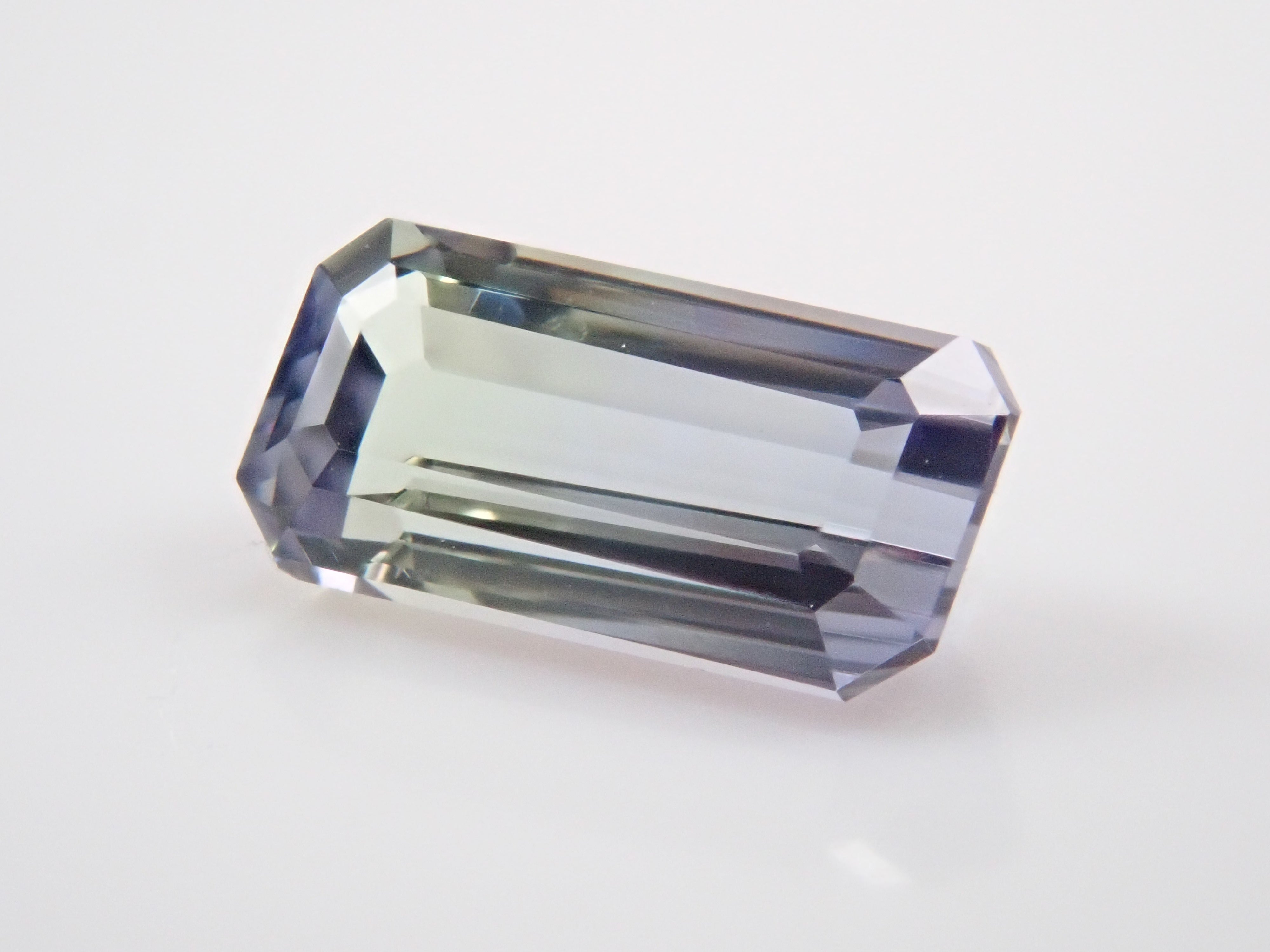 バイカラータンザナイト 0.581ctルース