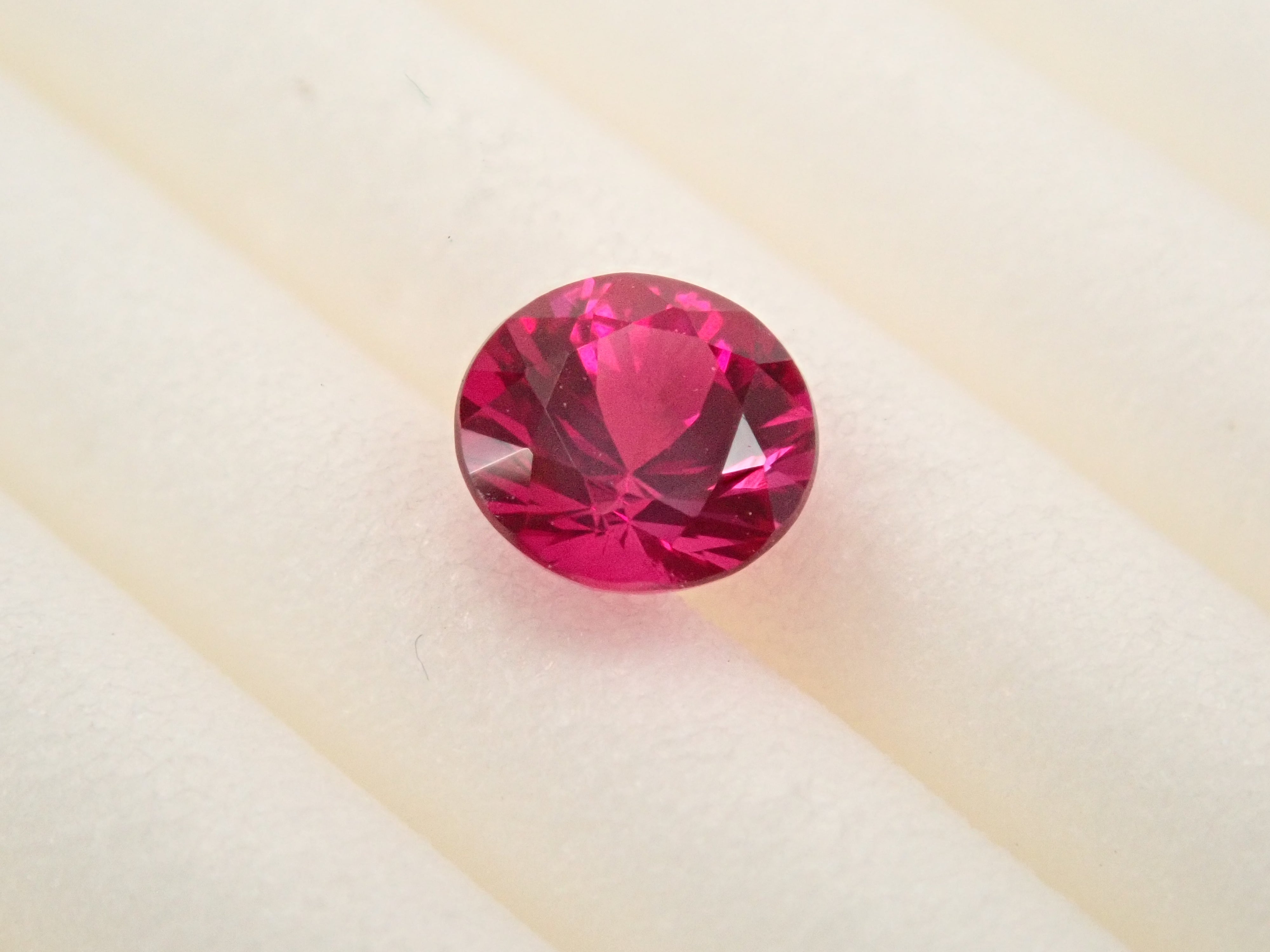 【10/17 22時販売】ピジョンブラッドルビー 4.0mm/0.290ctルース AIGS