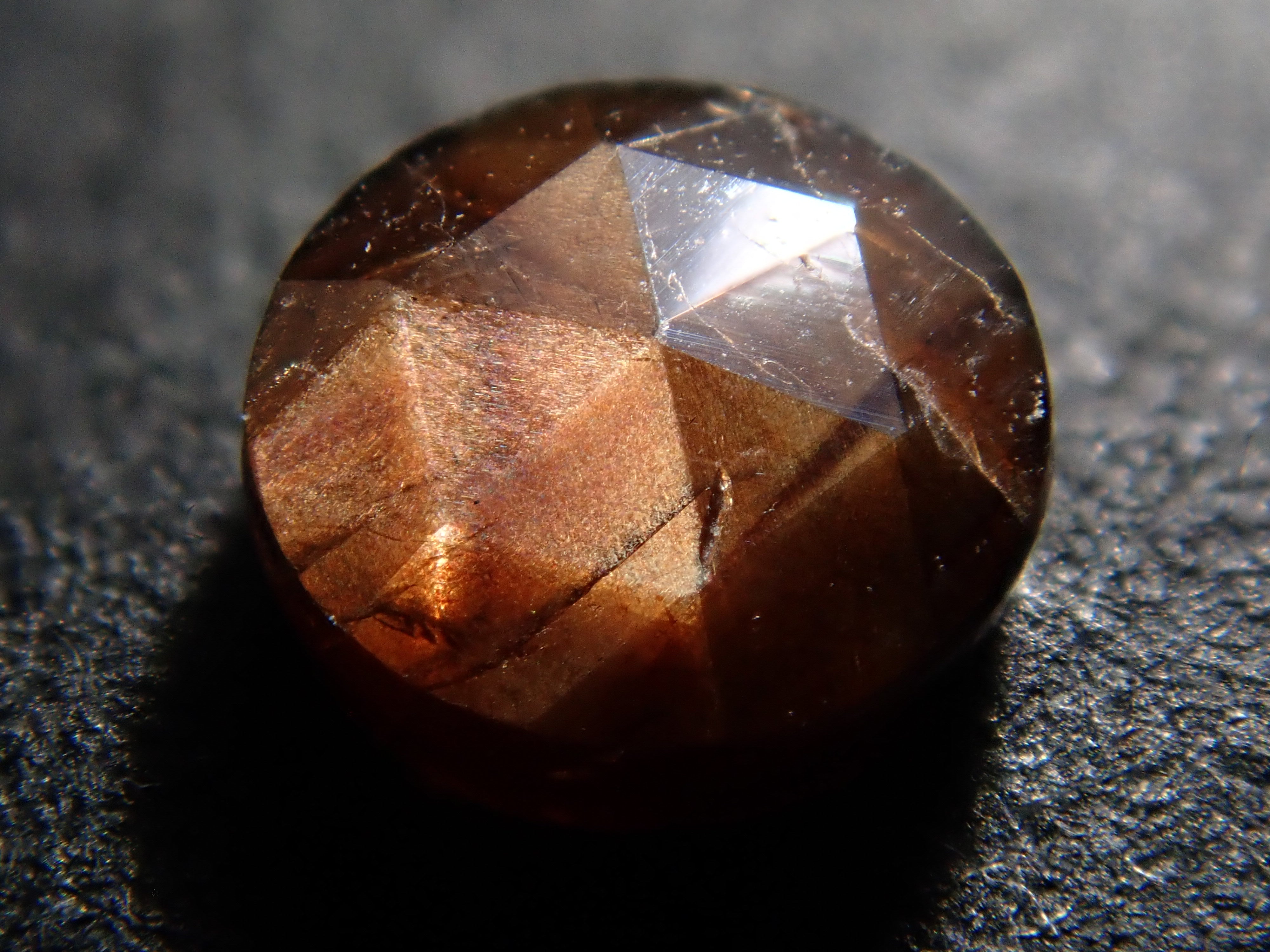 ケニア産ゴールドシーンサファイア 0.308ctルース