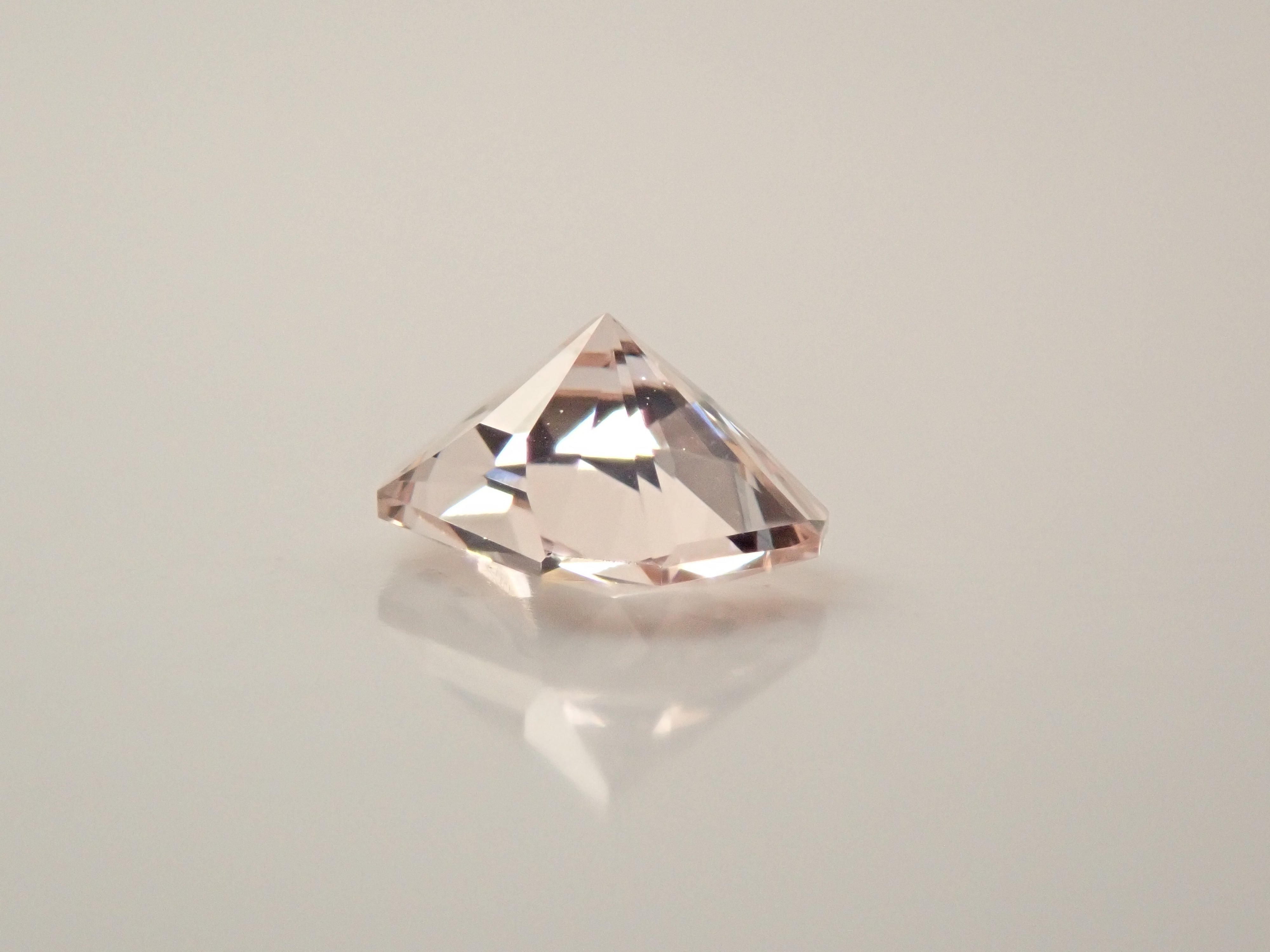 【10/17 22時販売】ブラジル産モルガナイト 0.377ctルース